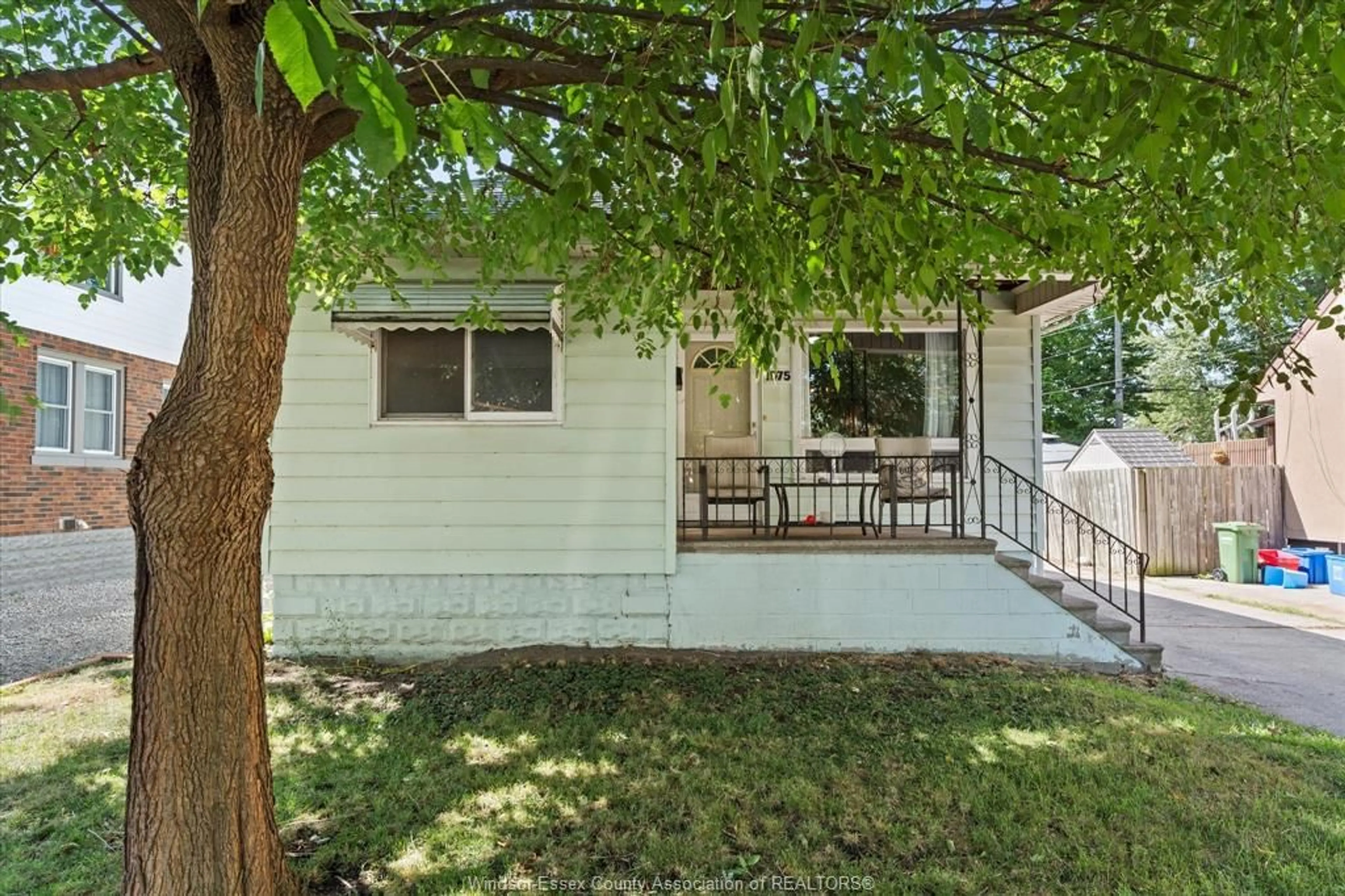 Patio, street for 1575 ELLROSE, Windsor Ontario N8Y 3X6