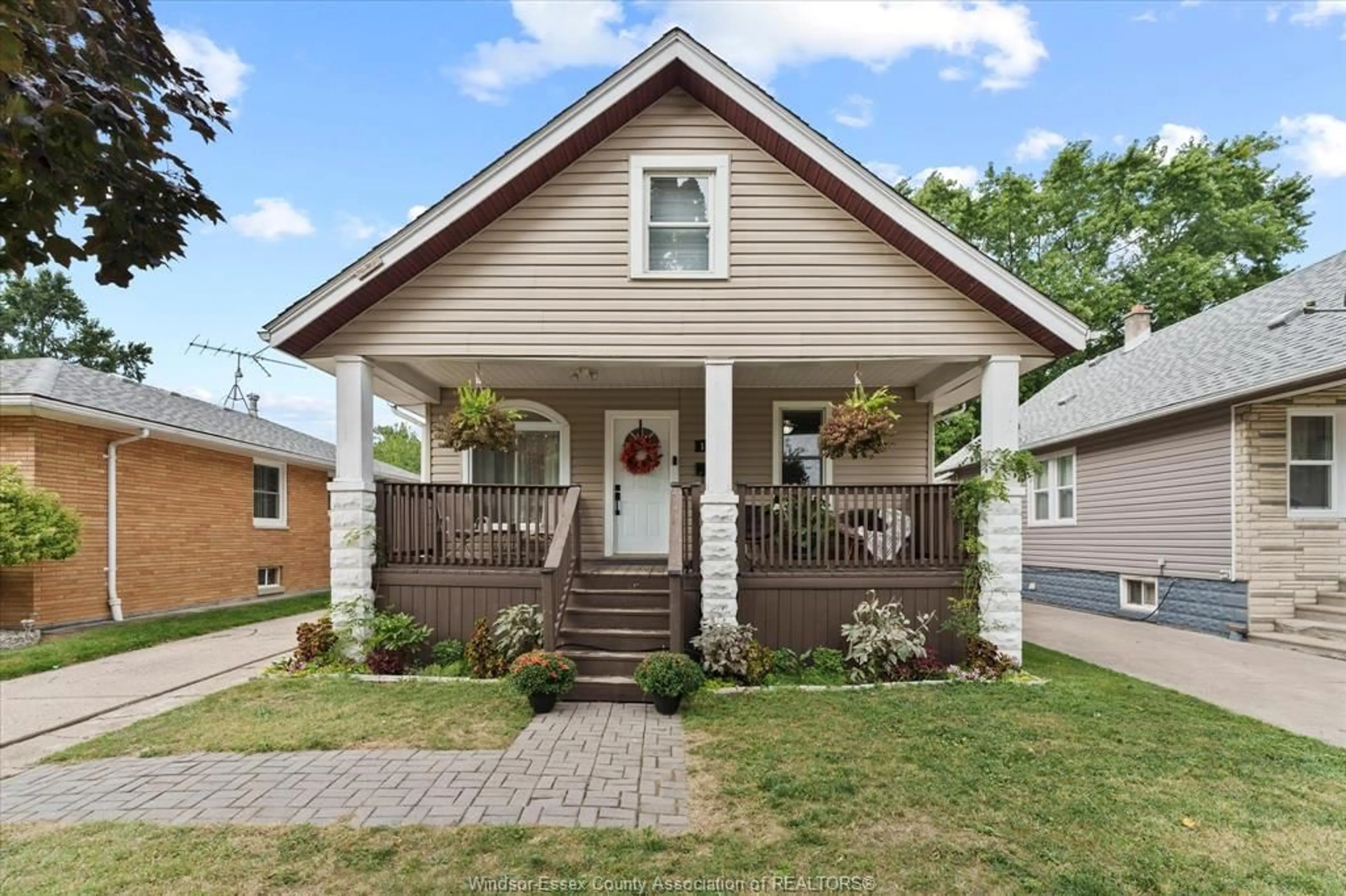 Home with vinyl exterior material, street for 1337 BERNARD, Windsor Ontario N8Y 4K2