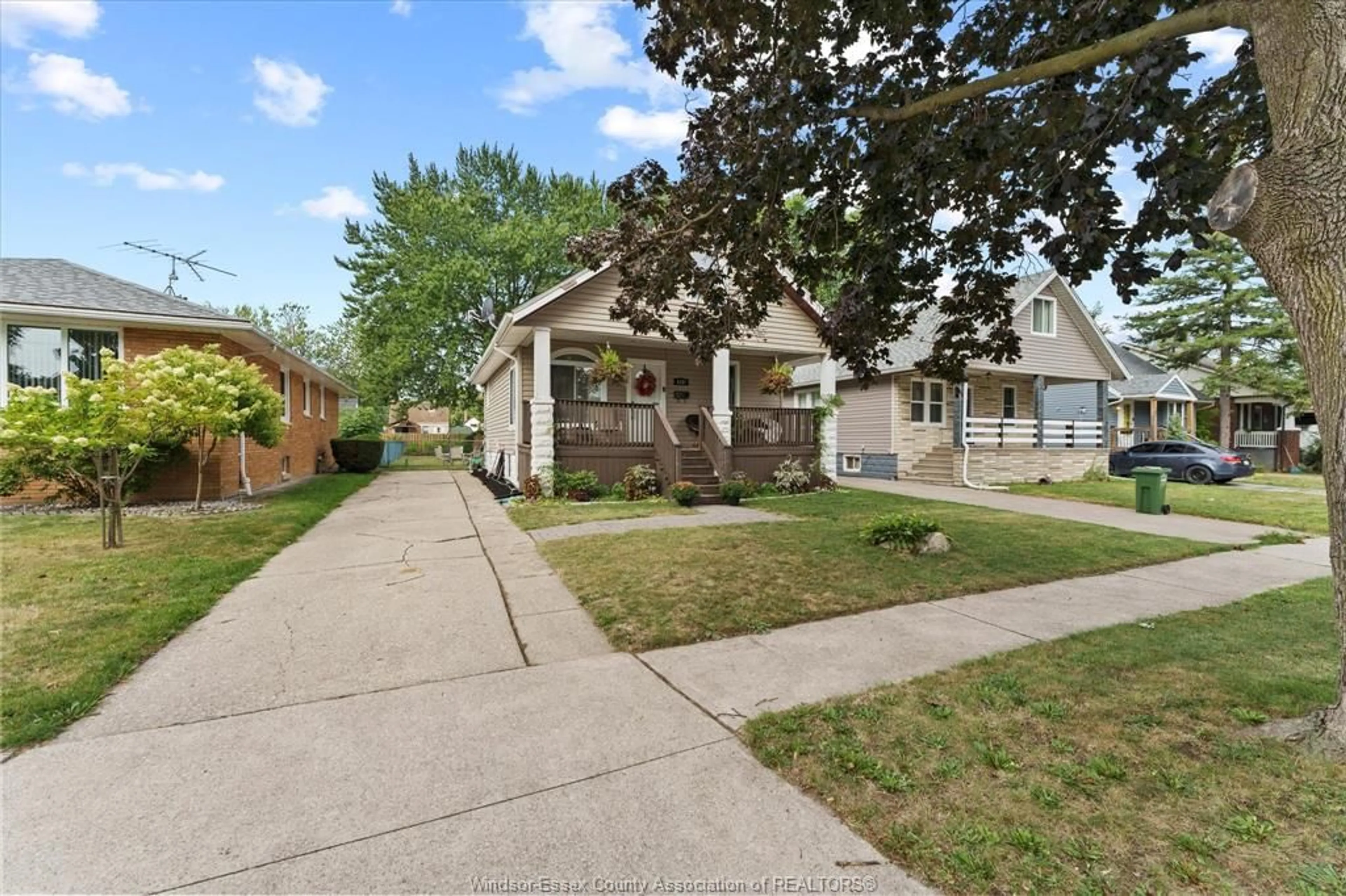 A pic from outside/outdoor area/front of a property/back of a property/a pic from drone, street for 1337 BERNARD, Windsor Ontario N8Y 4K2