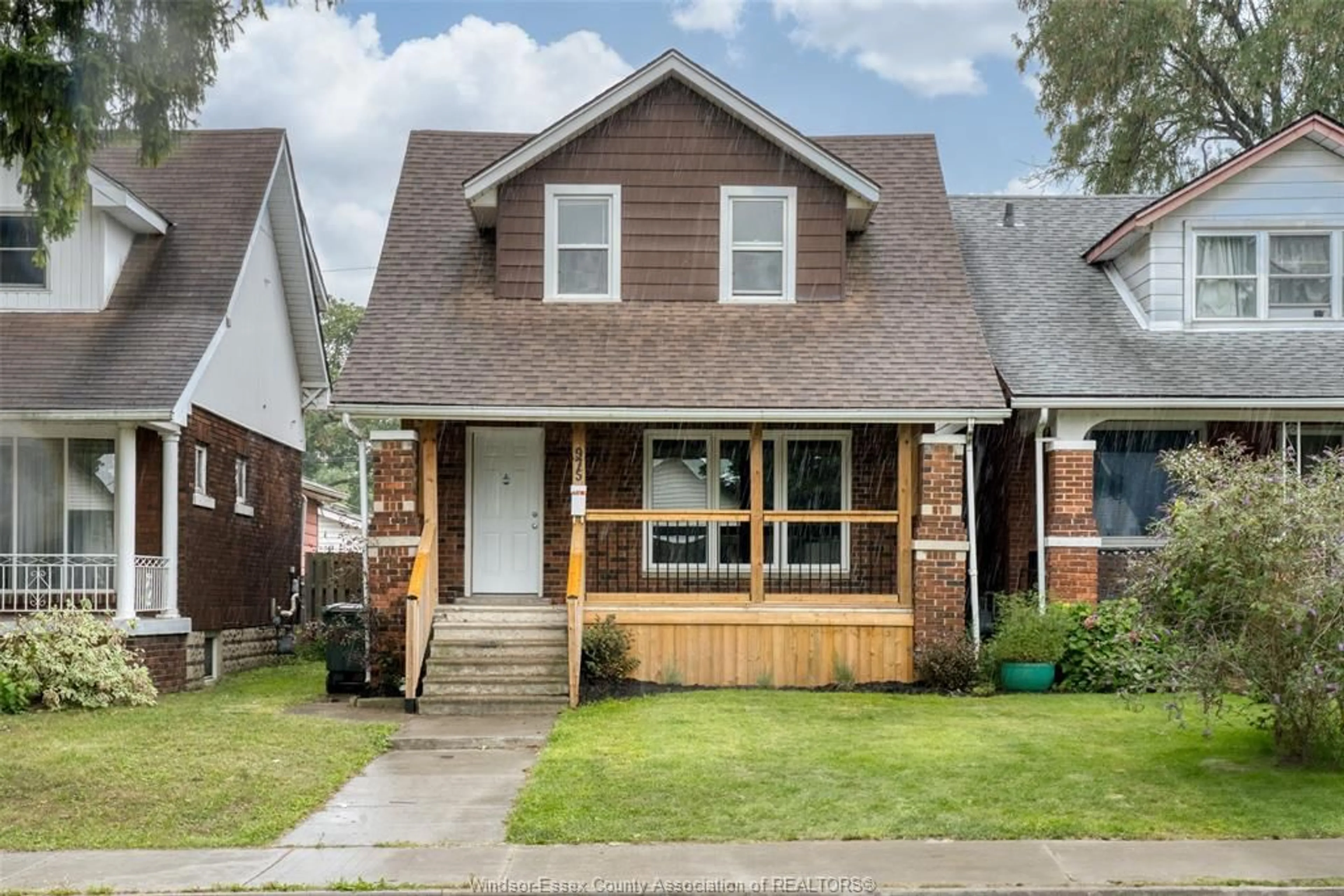 Home with brick exterior material, street for 975 CURRY, Windsor Ontario N9B 2C4