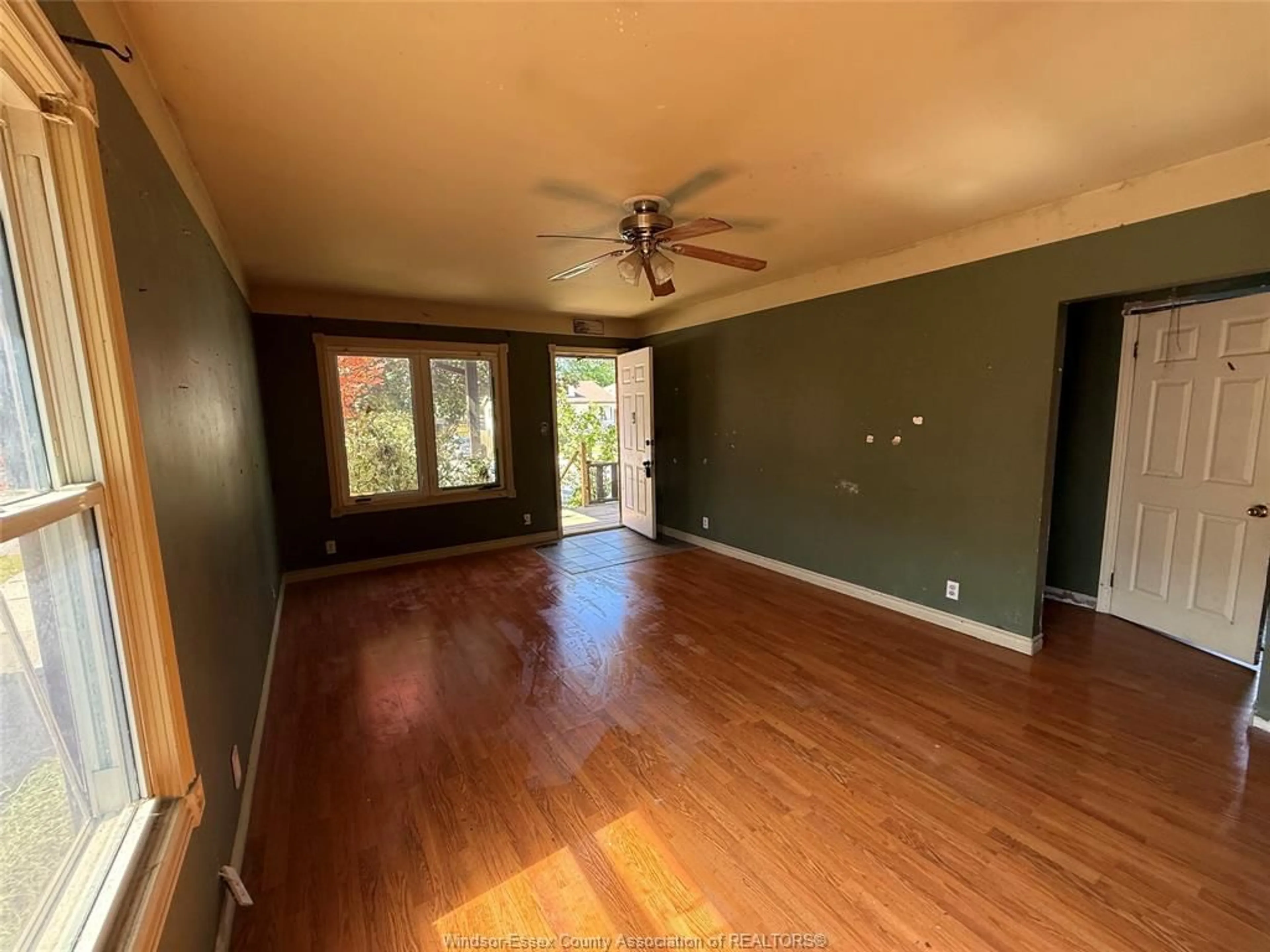 A pic of a room for 1328 ELLROSE Ave, Windsor Ontario N8Y 3X1