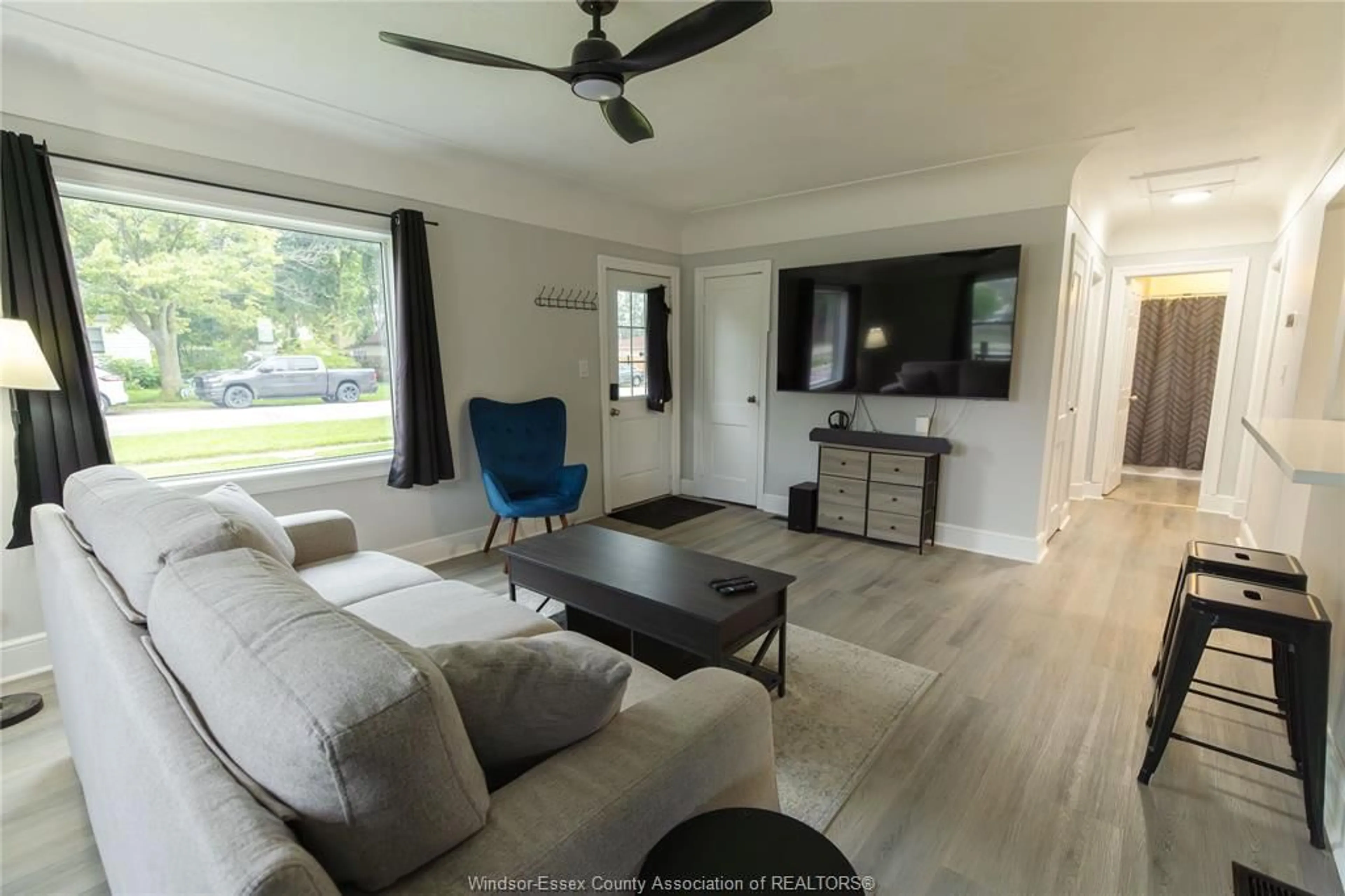 Living room with furniture, wood/laminate floor for 84 CAMERON, Essex Ontario N8M 2L5