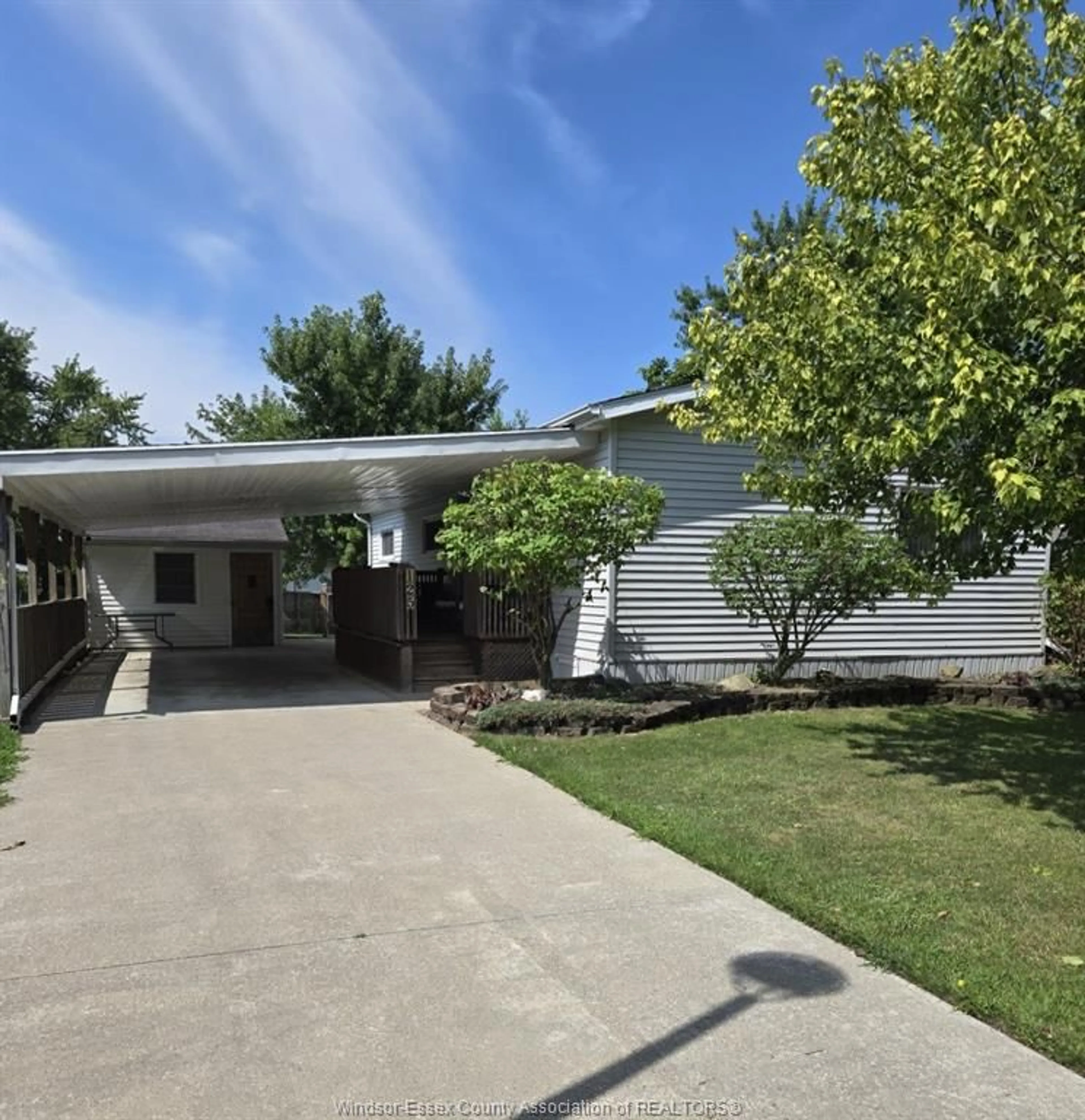 Home with vinyl exterior material, street for 125 STEVEN Crt, Essex Ontario N8M 2A2