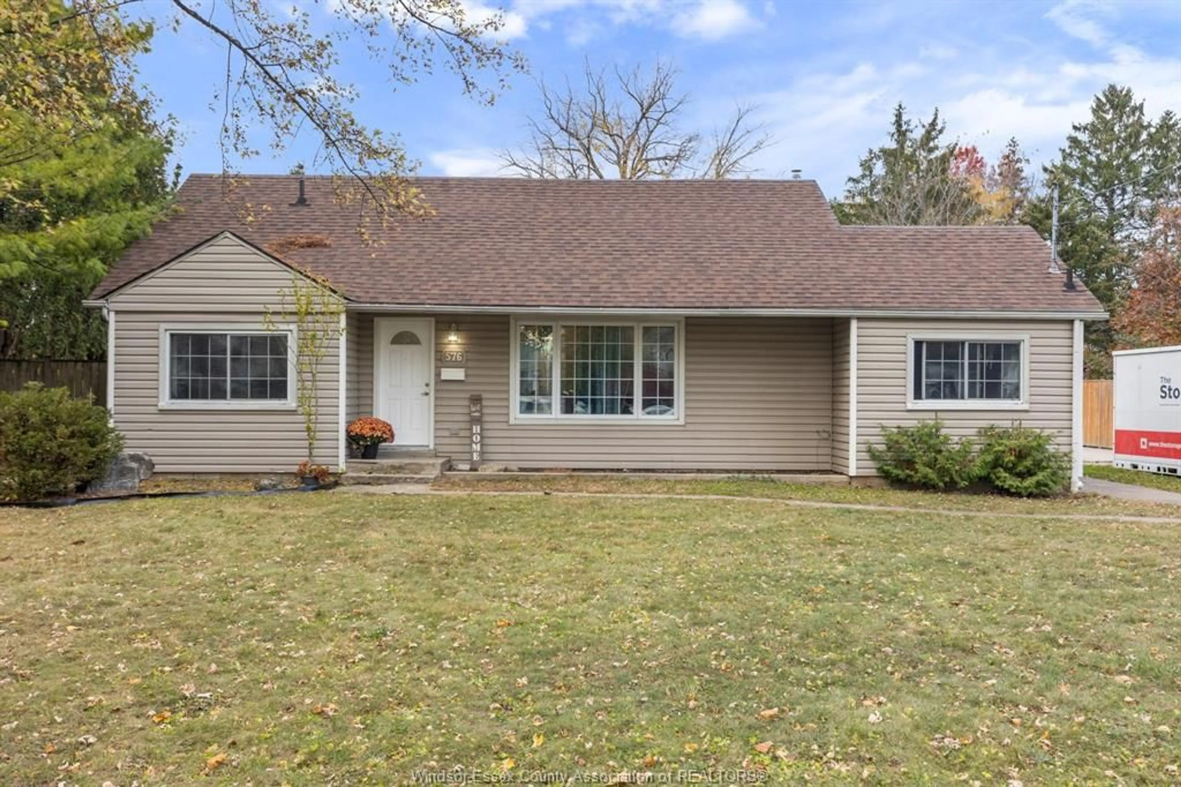 Home with vinyl exterior material, street for 576 Ducharme, Windsor Ontario N9G 1K4
