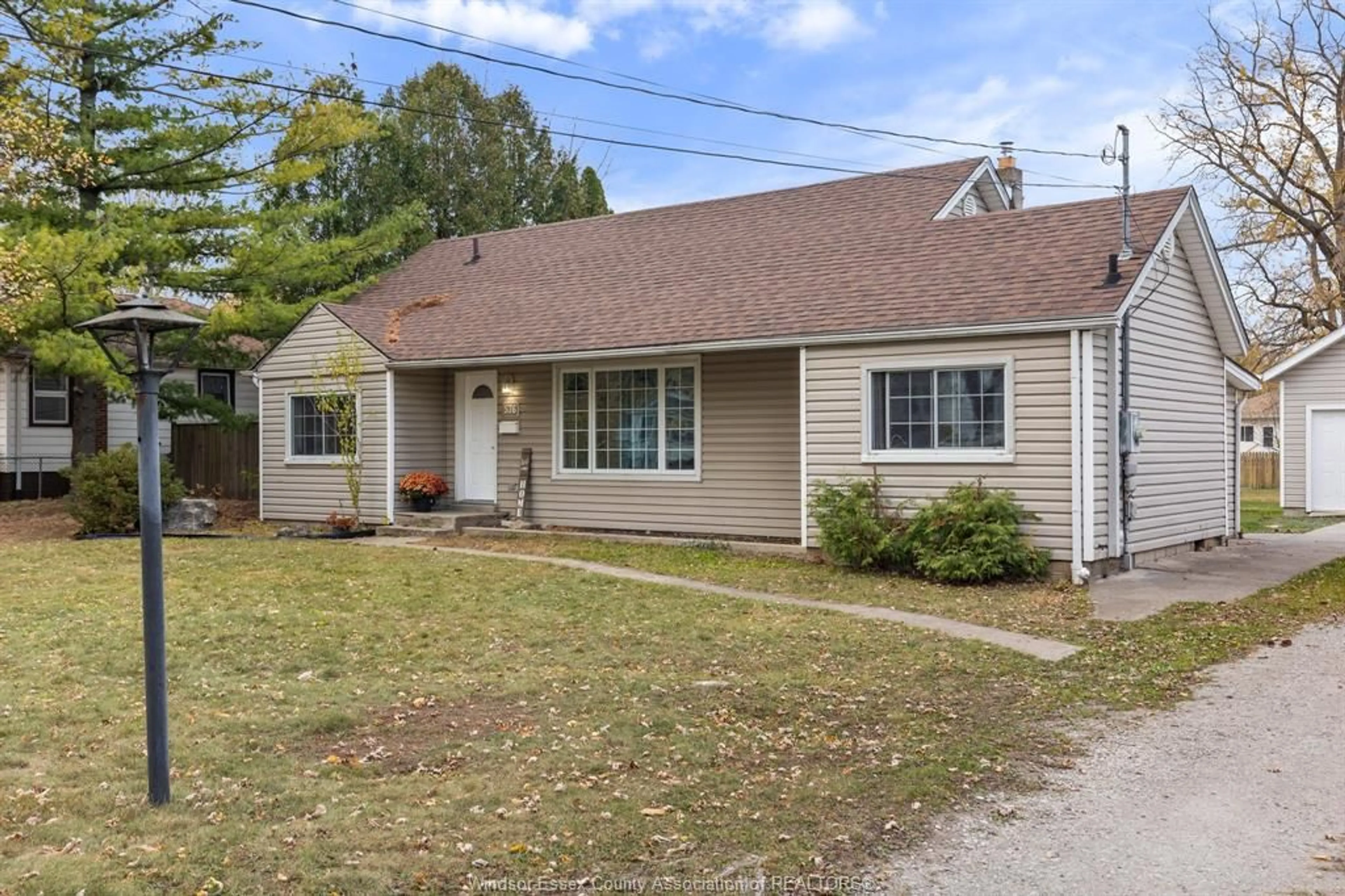 Home with vinyl exterior material, street for 576 Ducharme, Windsor Ontario N9G 1K4