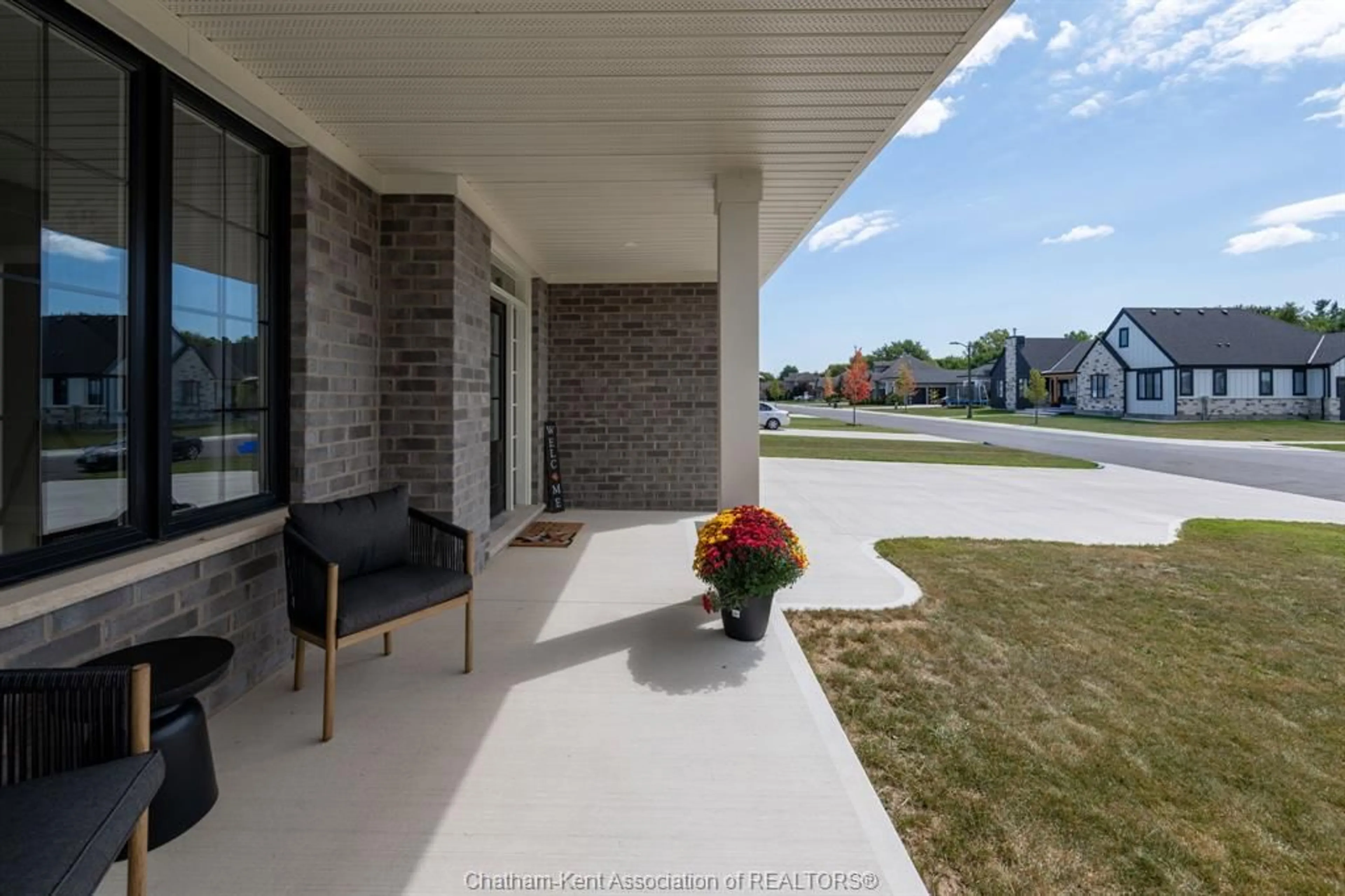 Patio, street for 120 LILA St, Dutton Ontario N0L 1J0