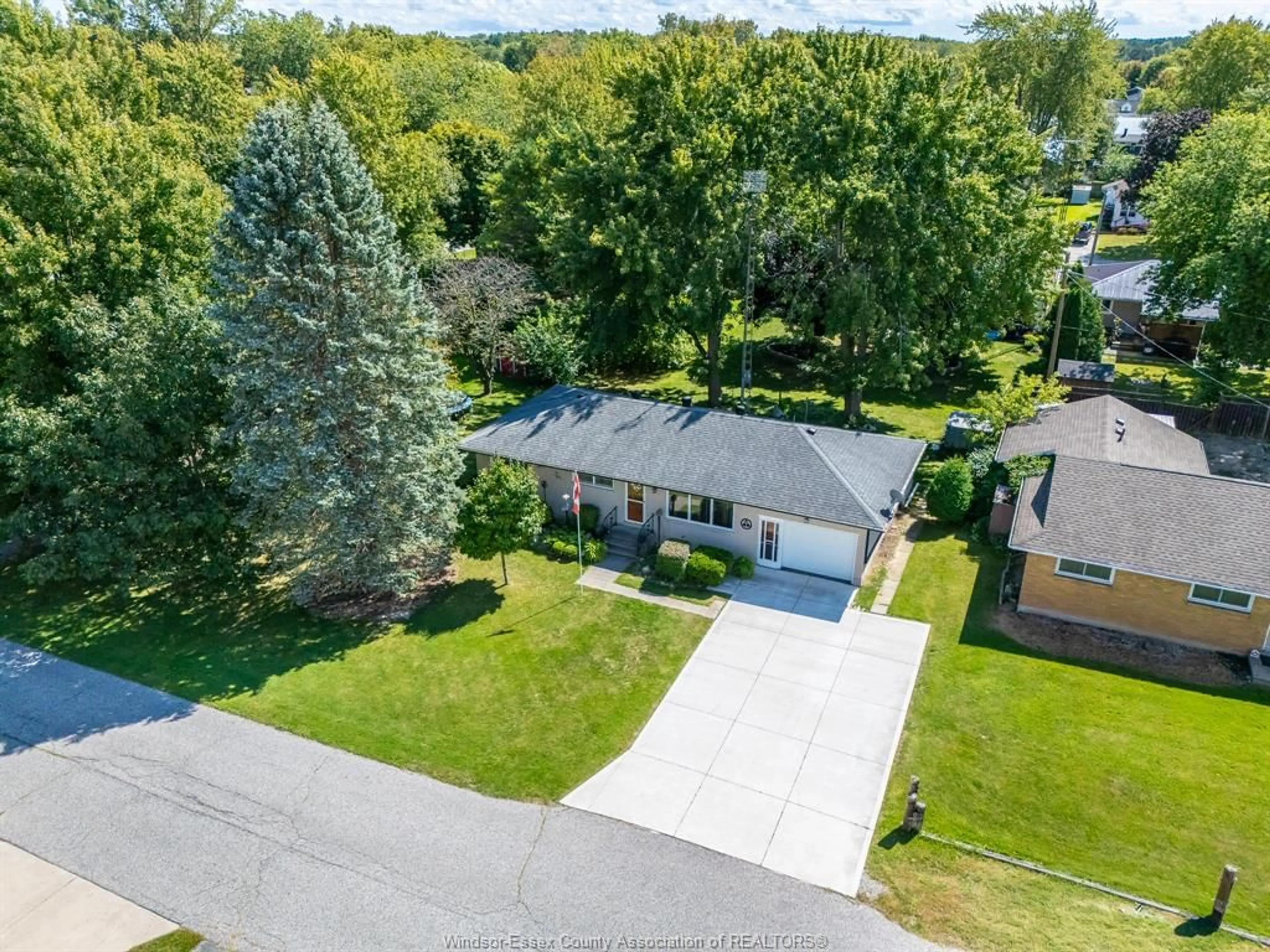 A pic from outside/outdoor area/front of a property/back of a property/a pic from drone, street for 106 George Ave, Wheatley Ontario N0P 2P0
