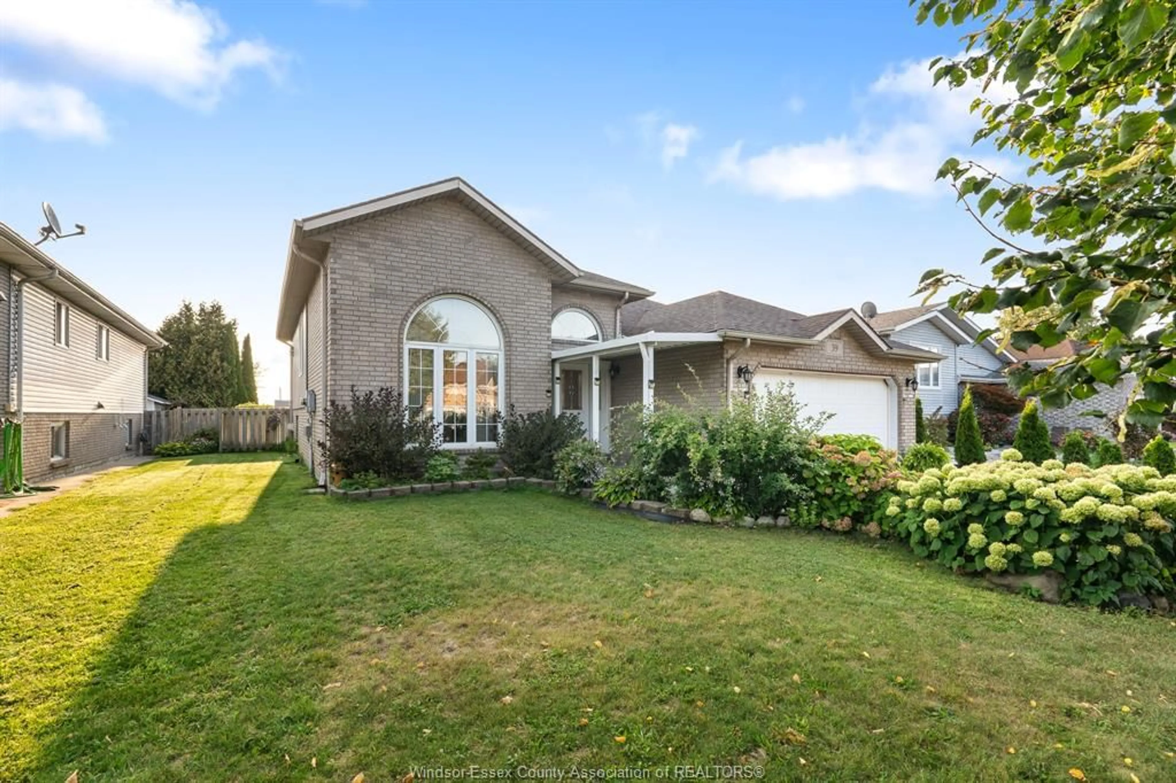 Home with brick exterior material, unknown for 39 Sturgeon Meadows, Leamington Ontario N8H 5H5
