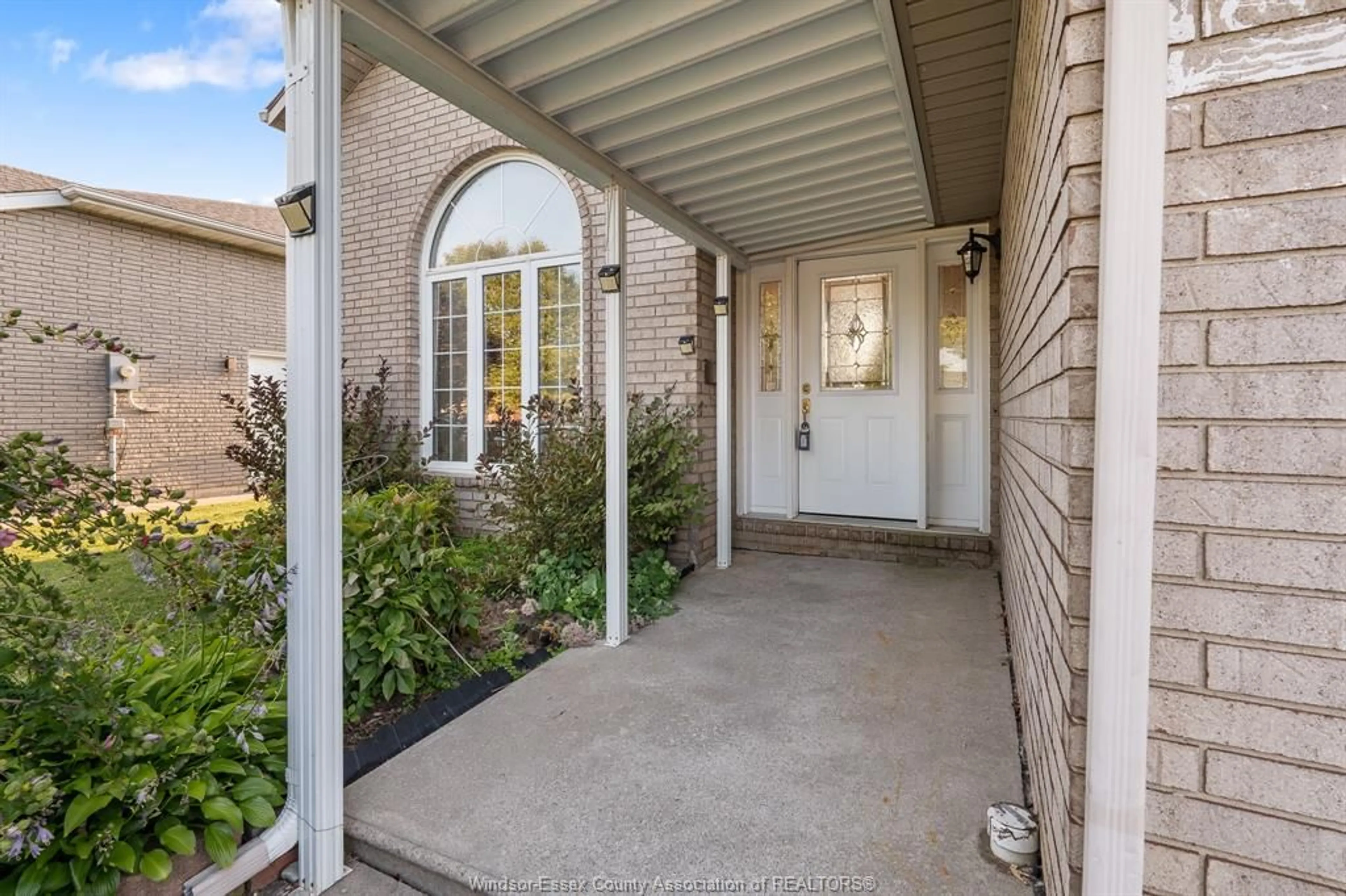 Indoor entryway for 39 Sturgeon Meadows, Leamington Ontario N8H 5H5