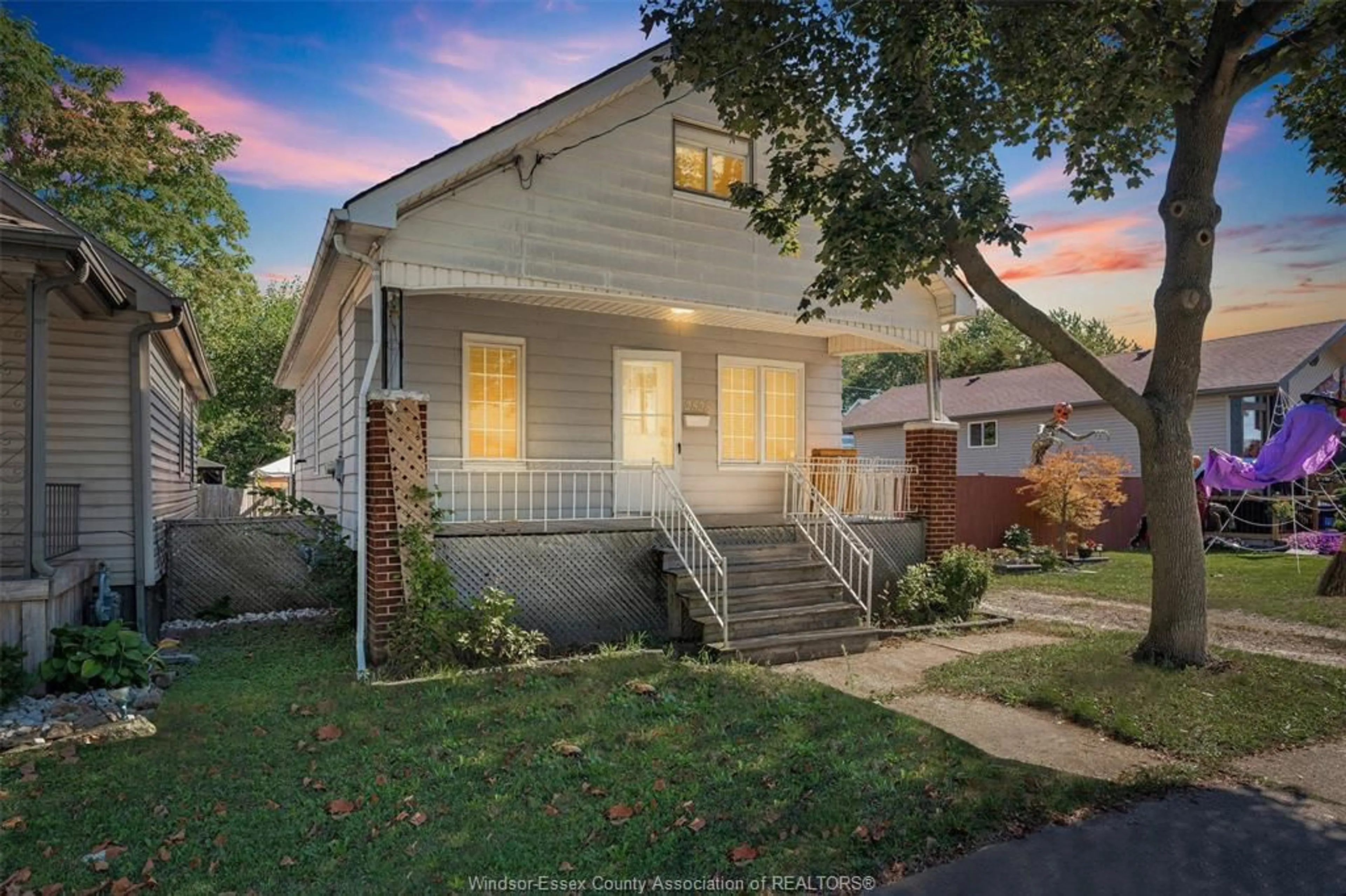 Unknown for 2528 GEORGE Ave, Windsor Ontario N8W 4M7