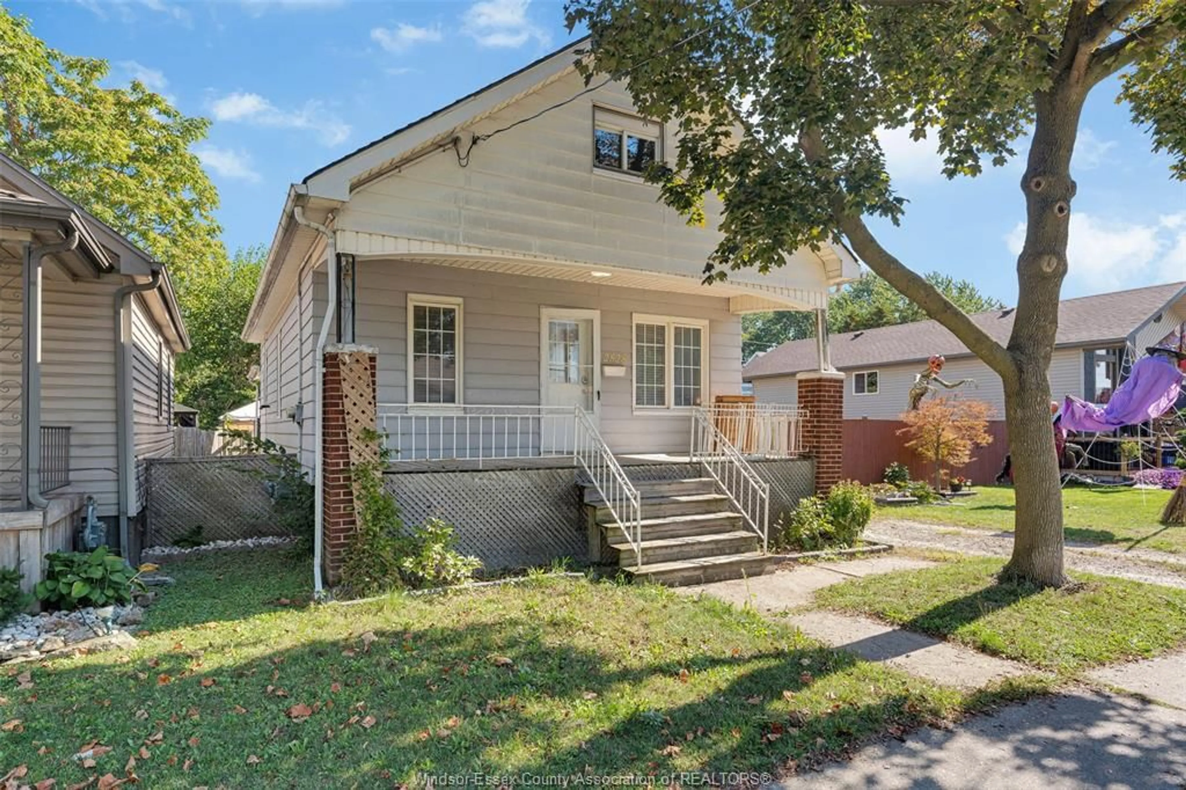 Home with brick exterior material, street for 2528 GEORGE Ave, Windsor Ontario N8W 4M7