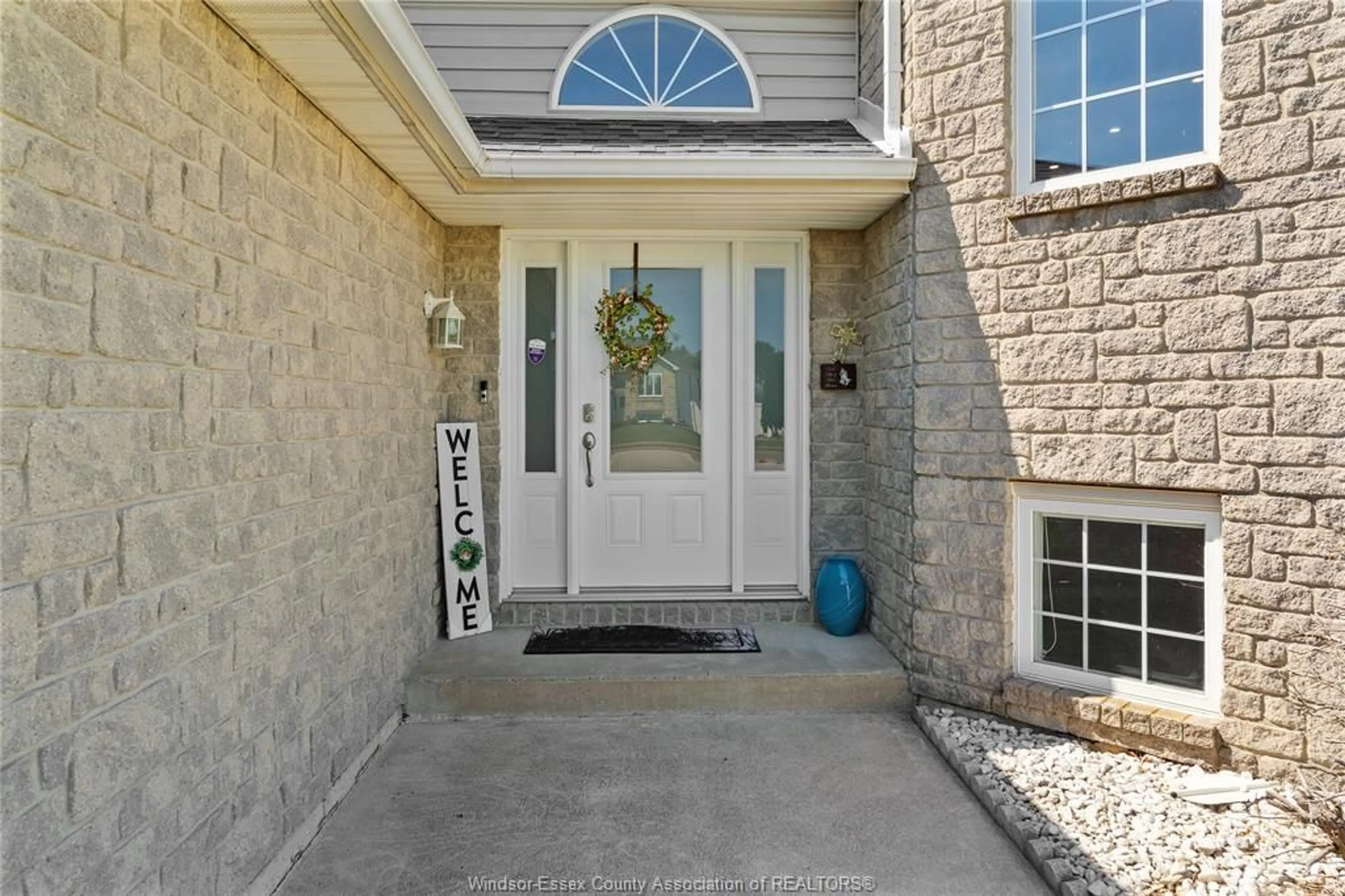 Indoor entryway for 217 GRANDVIEW Blvd, Lakeshore Ontario N0R 1A0