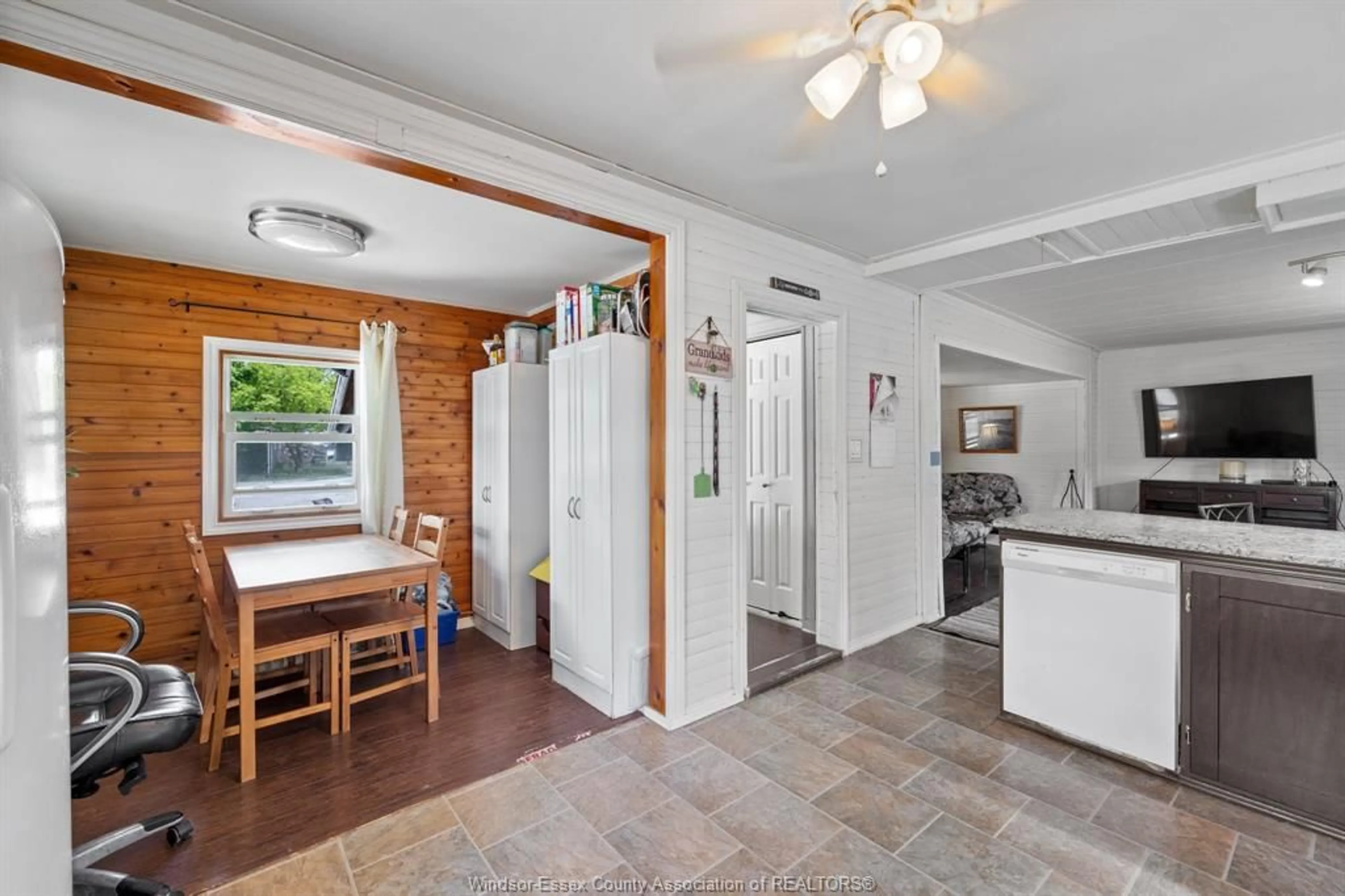 Open concept kitchen, unknown for 51 WILDER Dr, Maidstone Ontario N8N 2T1