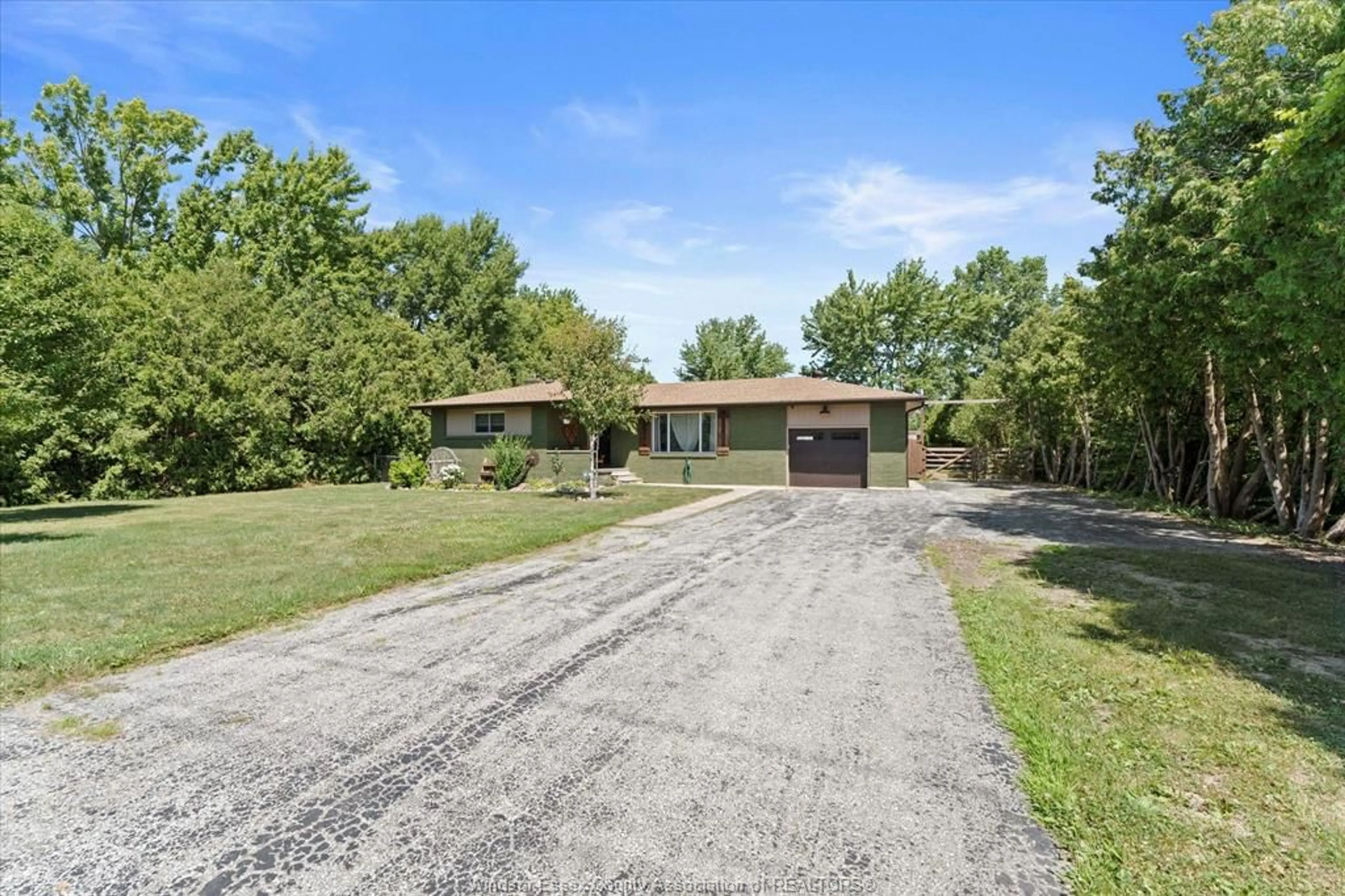 A pic from outside/outdoor area/front of a property/back of a property/a pic from drone, unknown for 3500 MIDDLE SIDE ROAD, Amherstburg Ontario N9V 2Y9