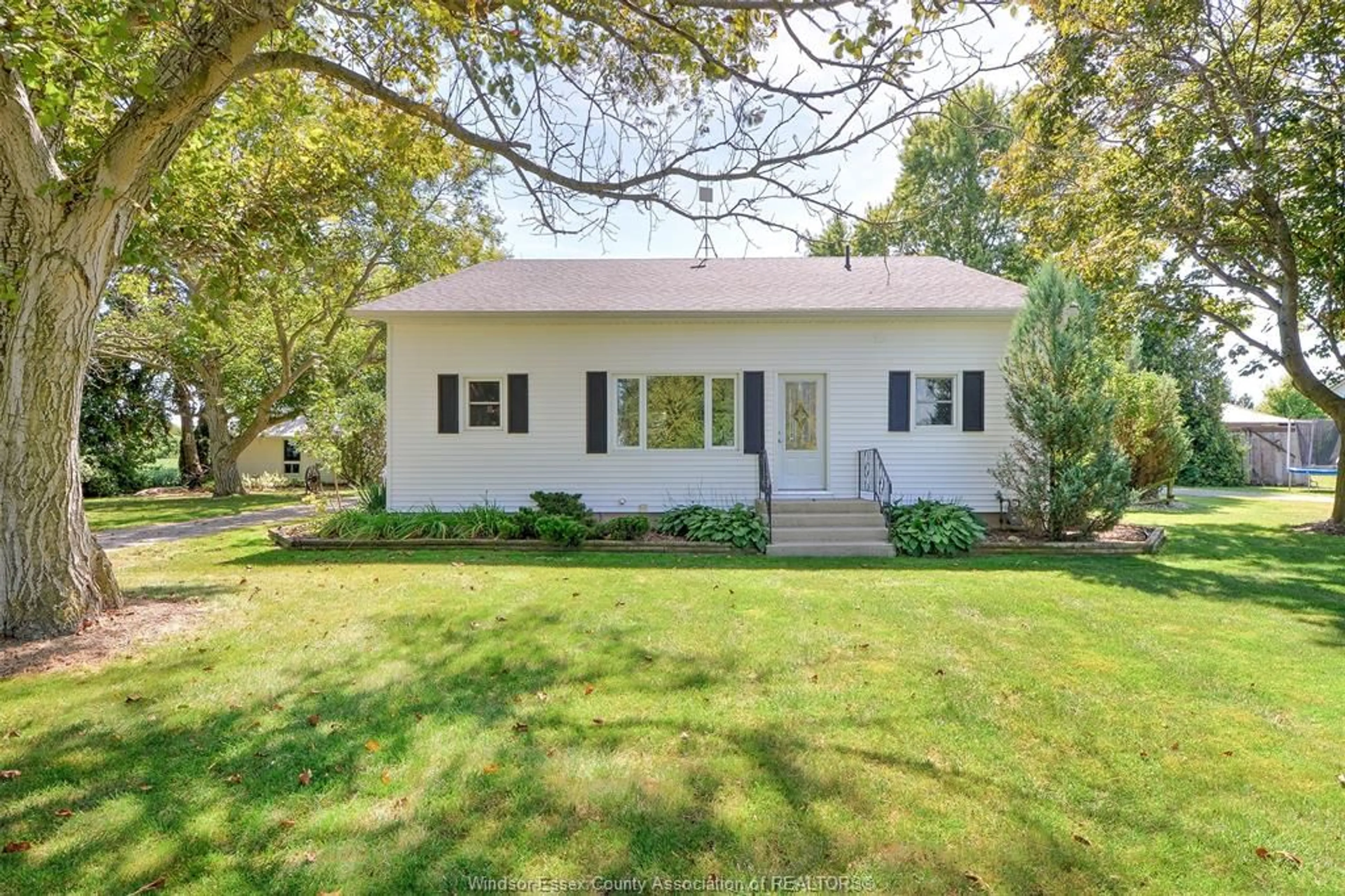 Home with vinyl exterior material, unknown for 7931 COLLISON Sideroad, Amherstburg Ontario N9V 2Y7