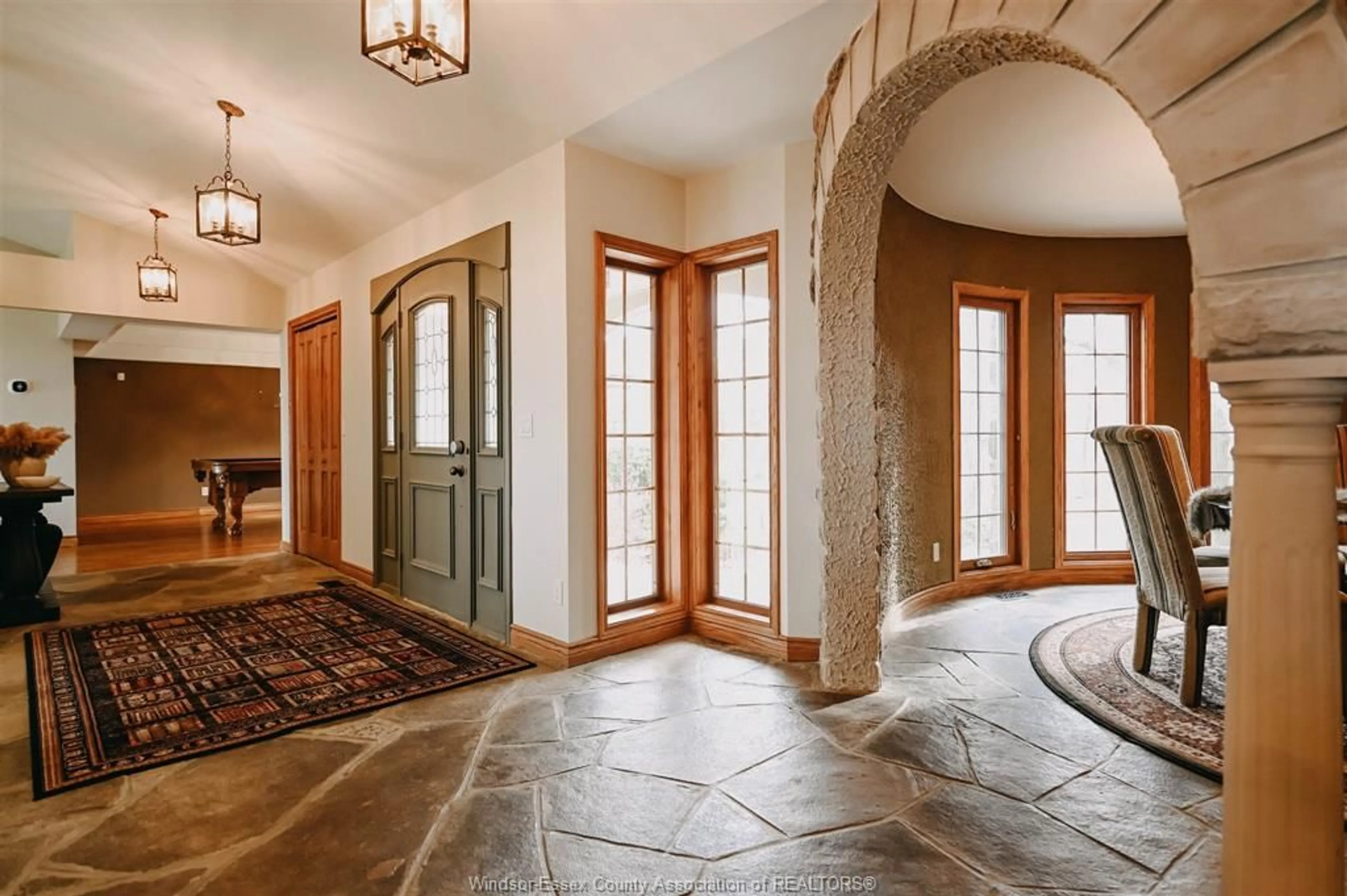 Indoor entryway for 1221 Surf Club Dr, Lakeshore Ontario N0R 1S0