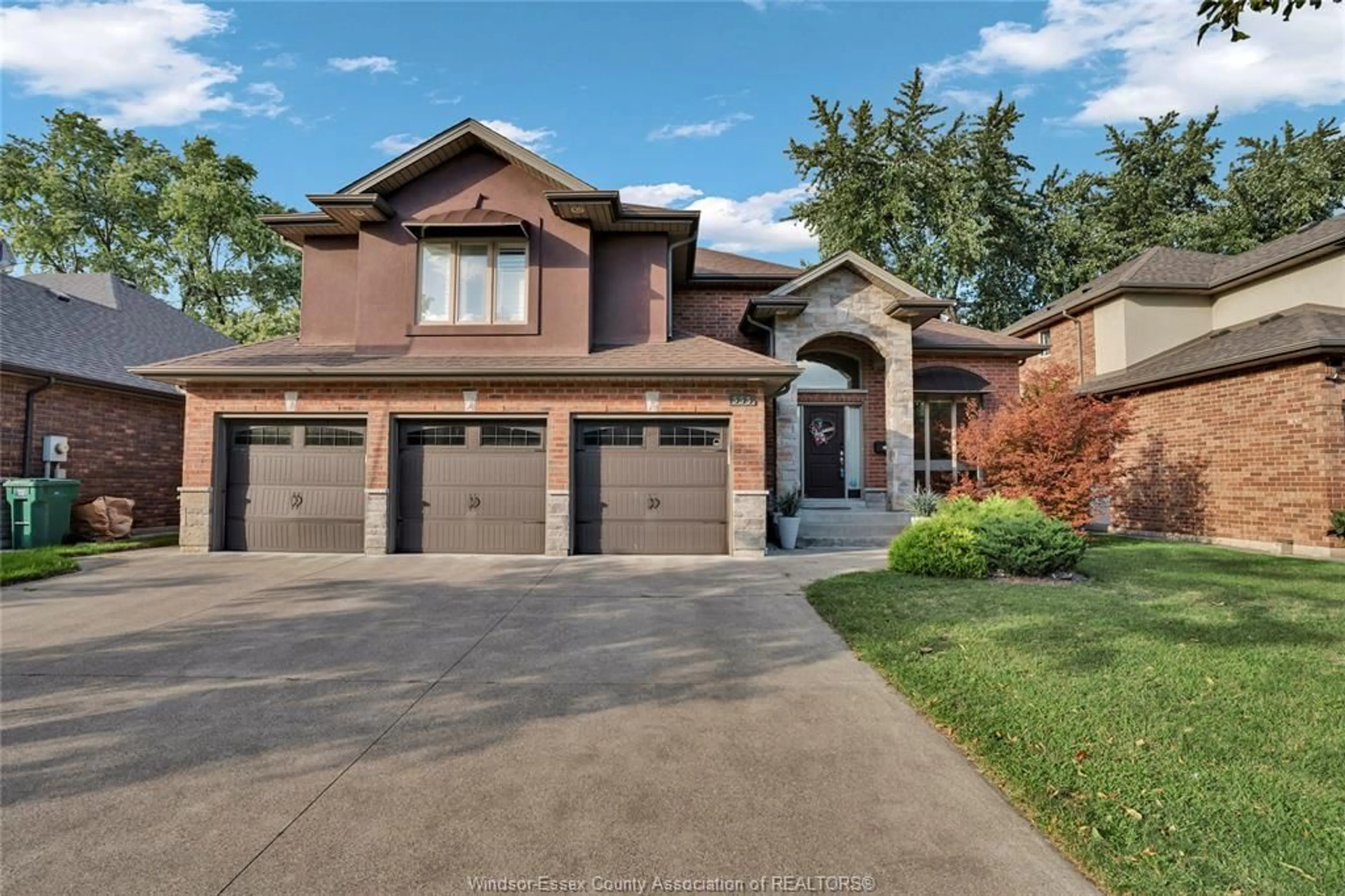 Home with brick exterior material, street for 555 SUPERIOR St, LaSalle Ontario N9J 3Z5