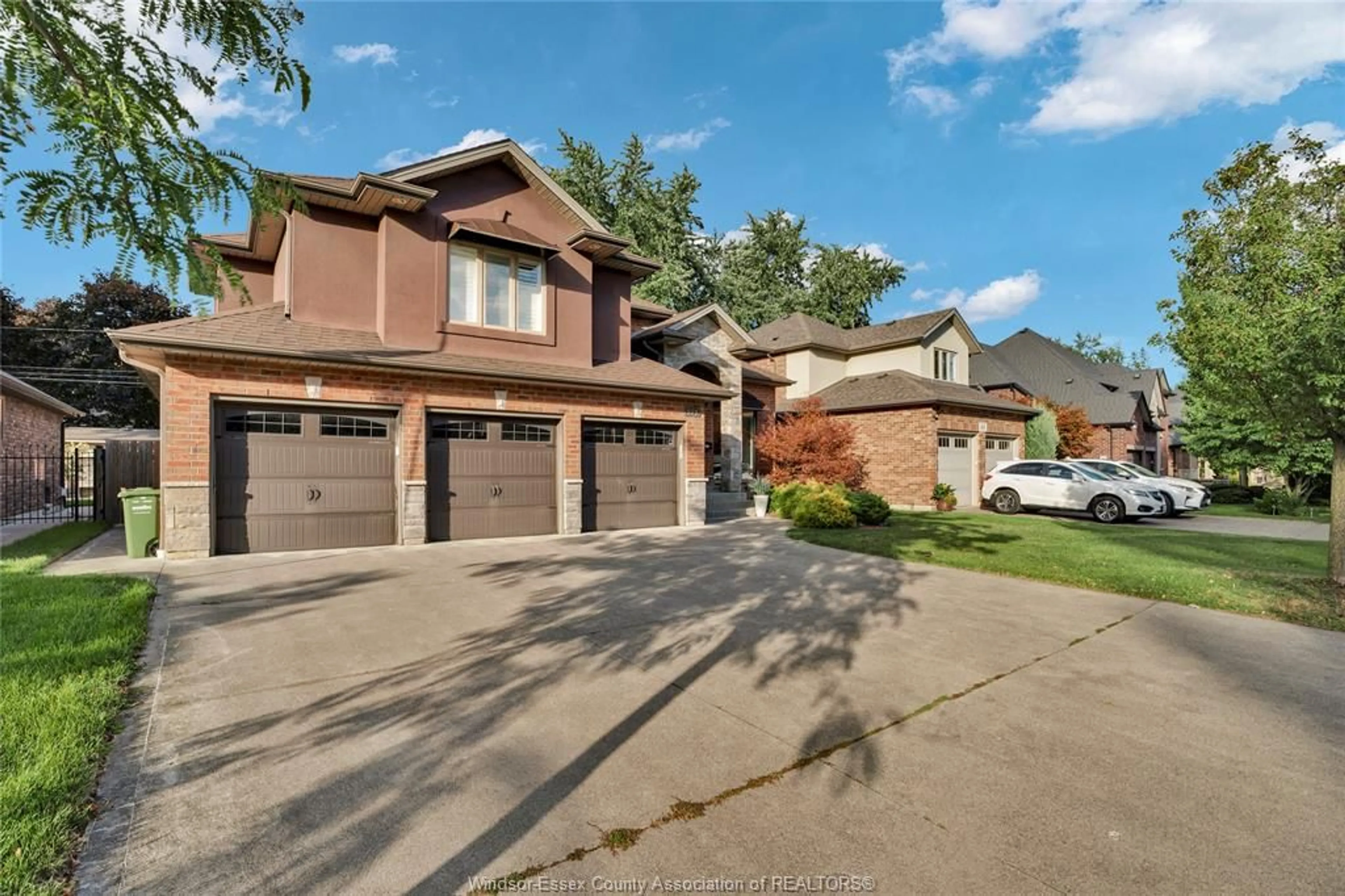 Home with brick exterior material, street for 555 SUPERIOR St, LaSalle Ontario N9J 3Z5