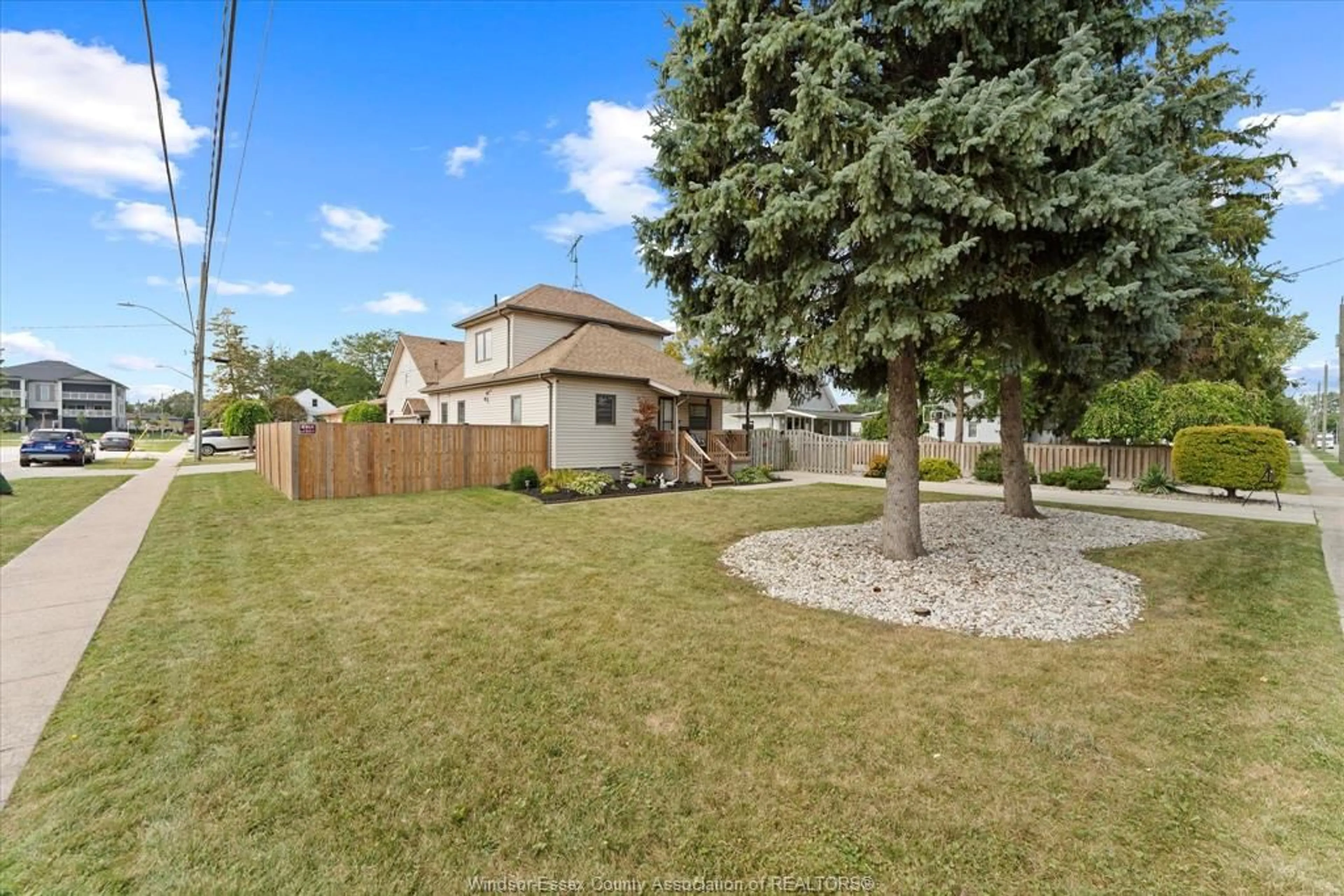 A pic from outside/outdoor area/front of a property/back of a property/a pic from drone, street for 193 ST. PIERRE St, Tecumseh Ontario N8N 1Y7