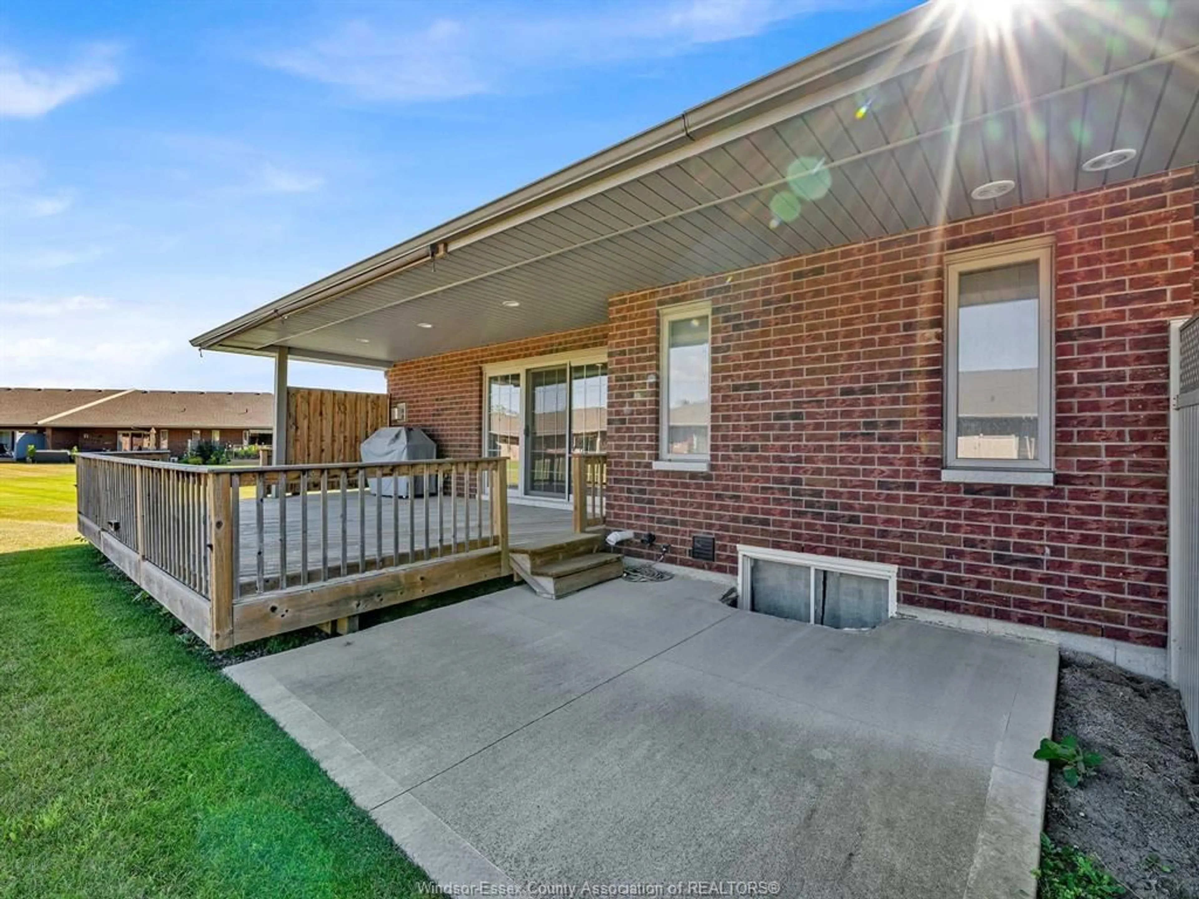 Home with brick exterior material, unknown for 1145 Bridal Falls, Windsor Ontario N8P 0C4