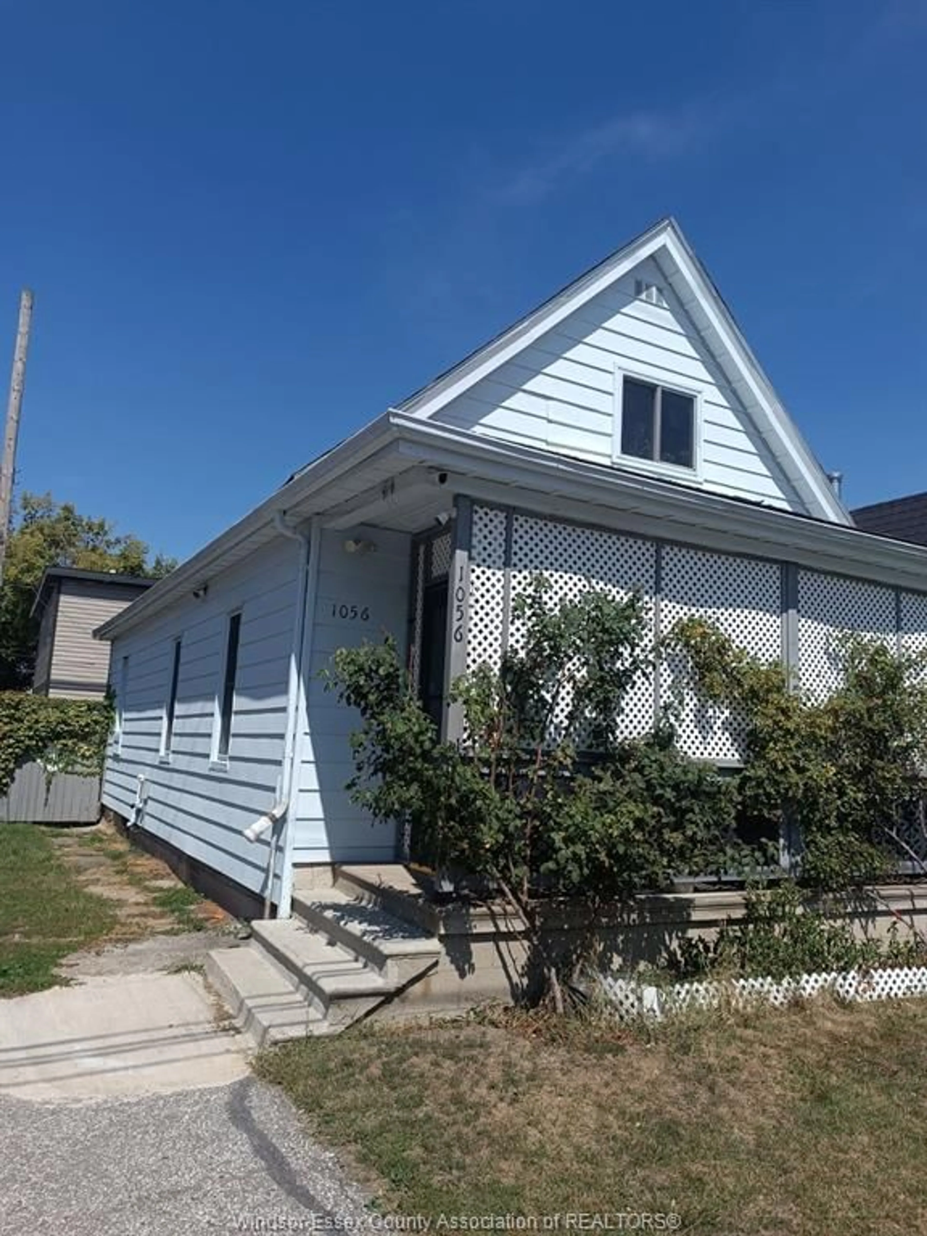 Home with vinyl exterior material, street for 1056 CATARAQUI, Windsor Ontario N9A 3P9