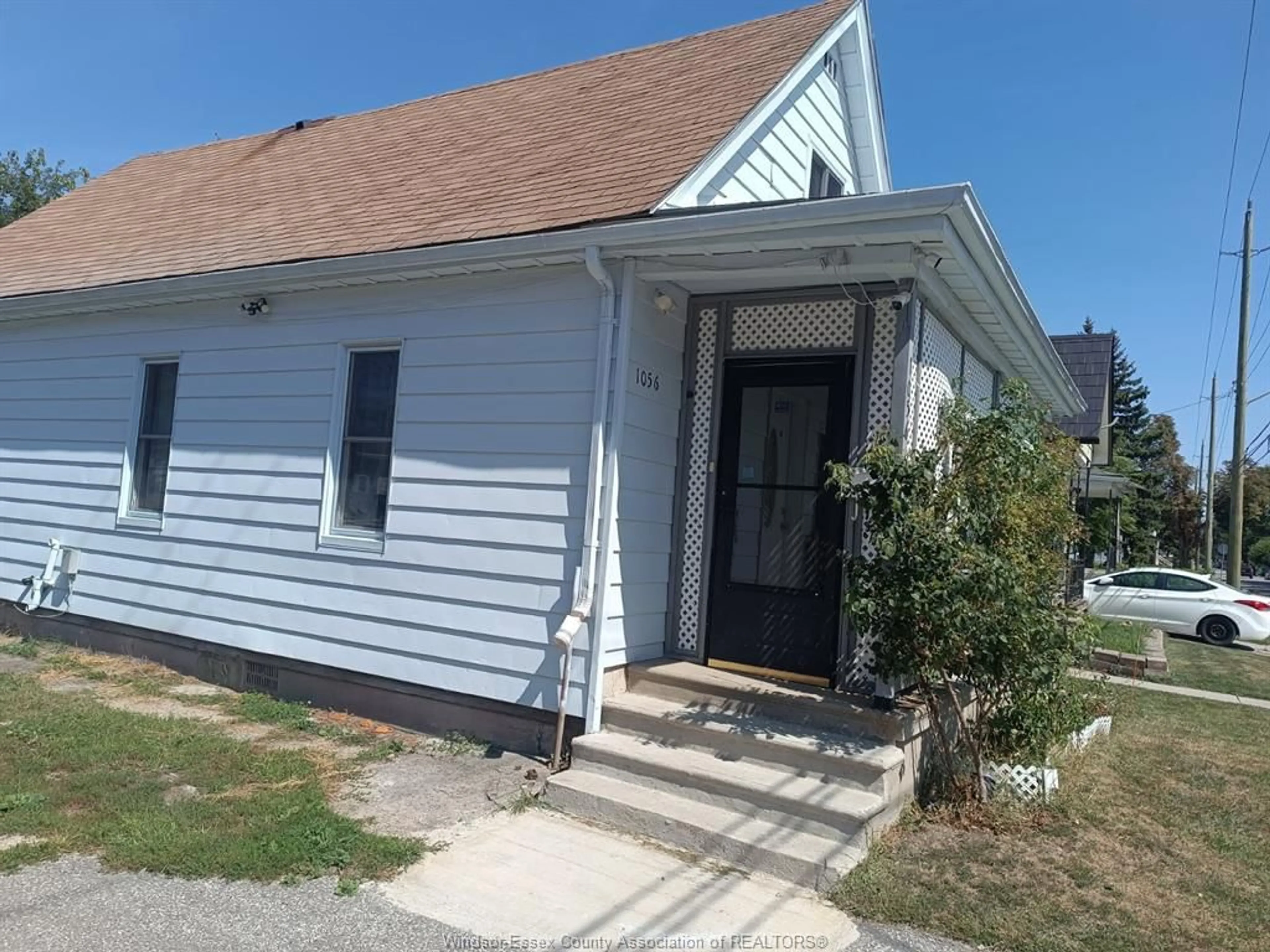 Home with vinyl exterior material, street for 1056 CATARAQUI, Windsor Ontario N9A 3P9