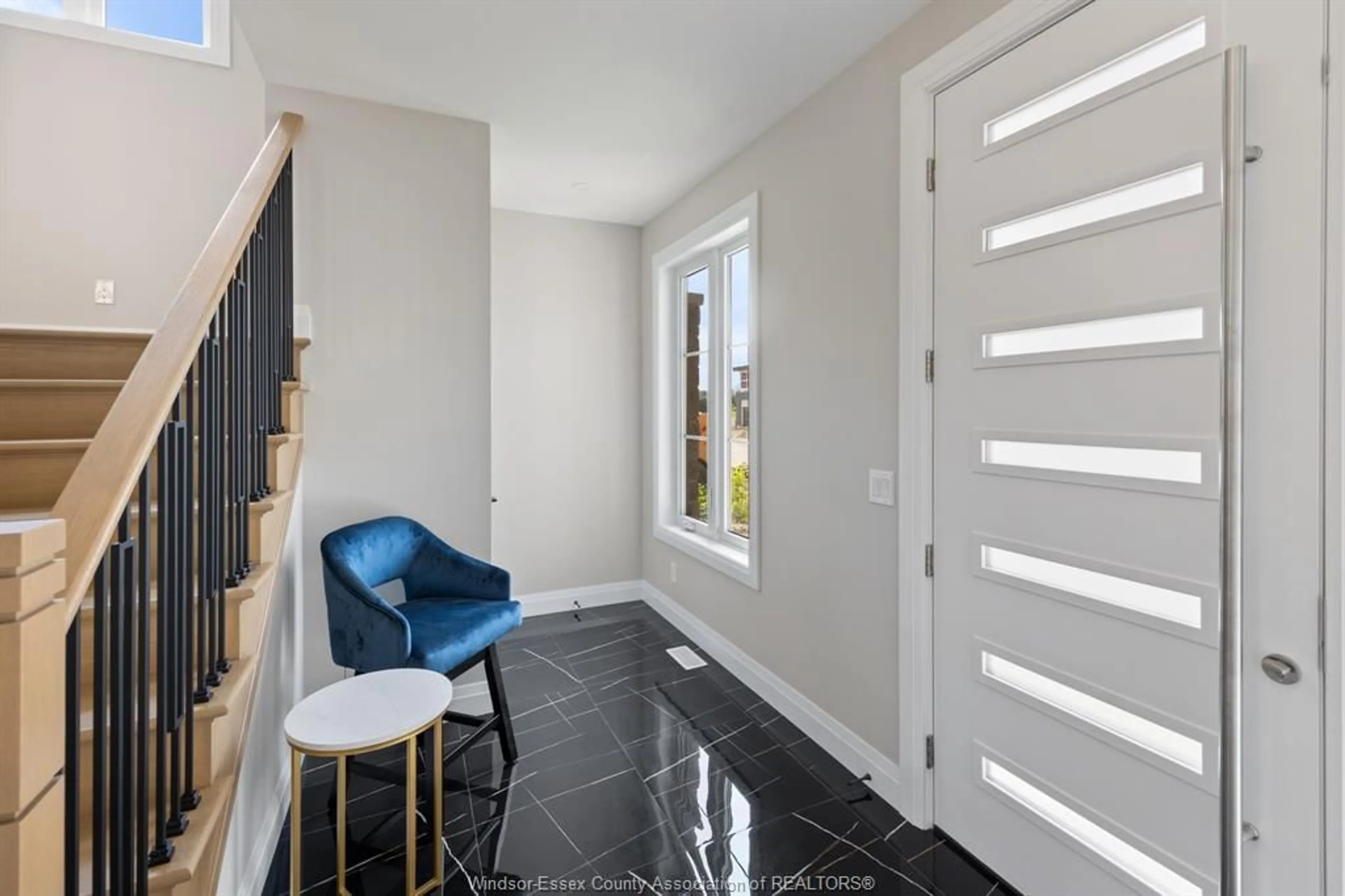 Indoor entryway for 113 BEAR St, Essex Ontario N8M 2X5