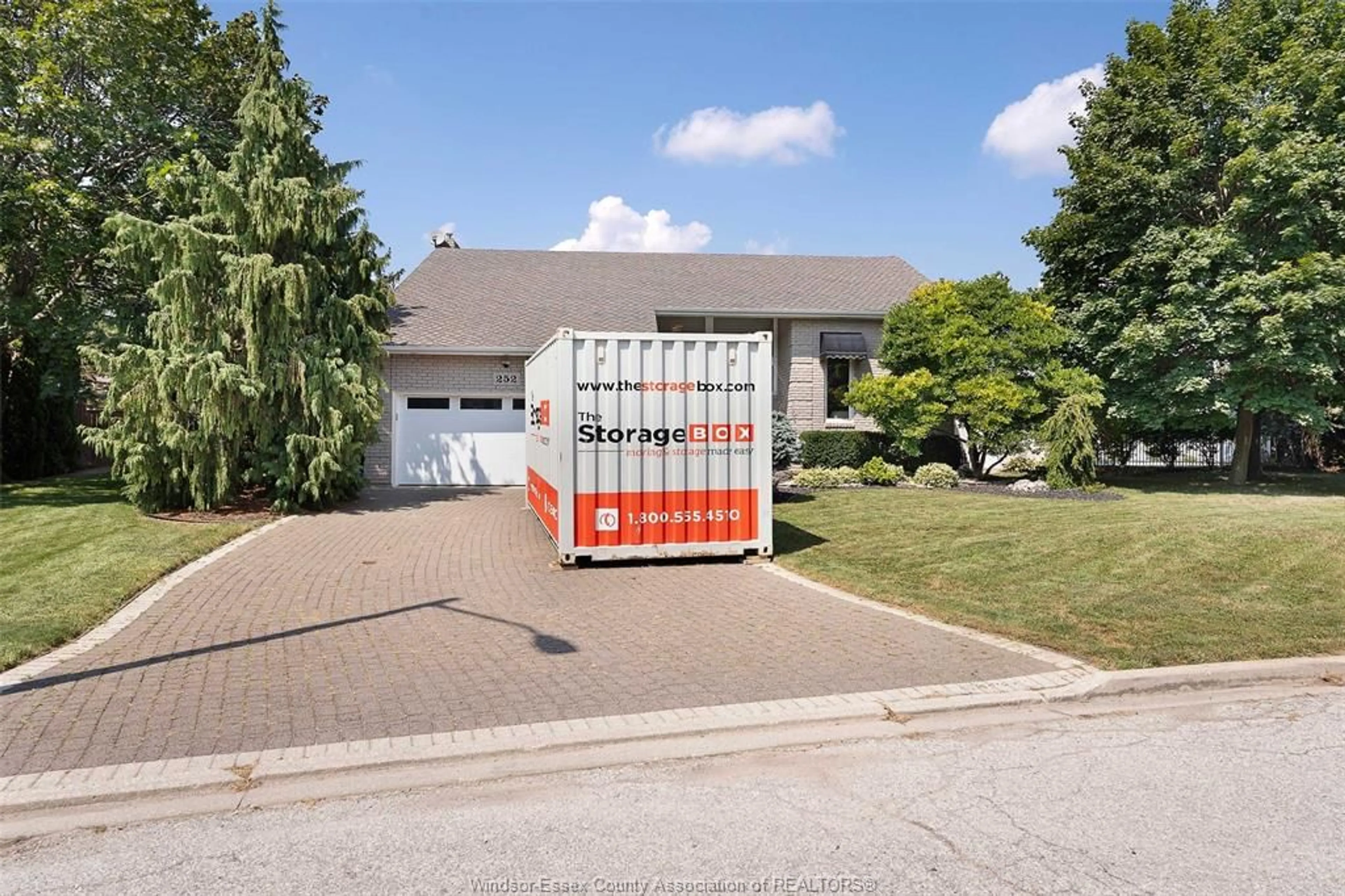 Home with vinyl exterior material, street for 252 TURNER, Amherstburg Ontario N9V 3T3