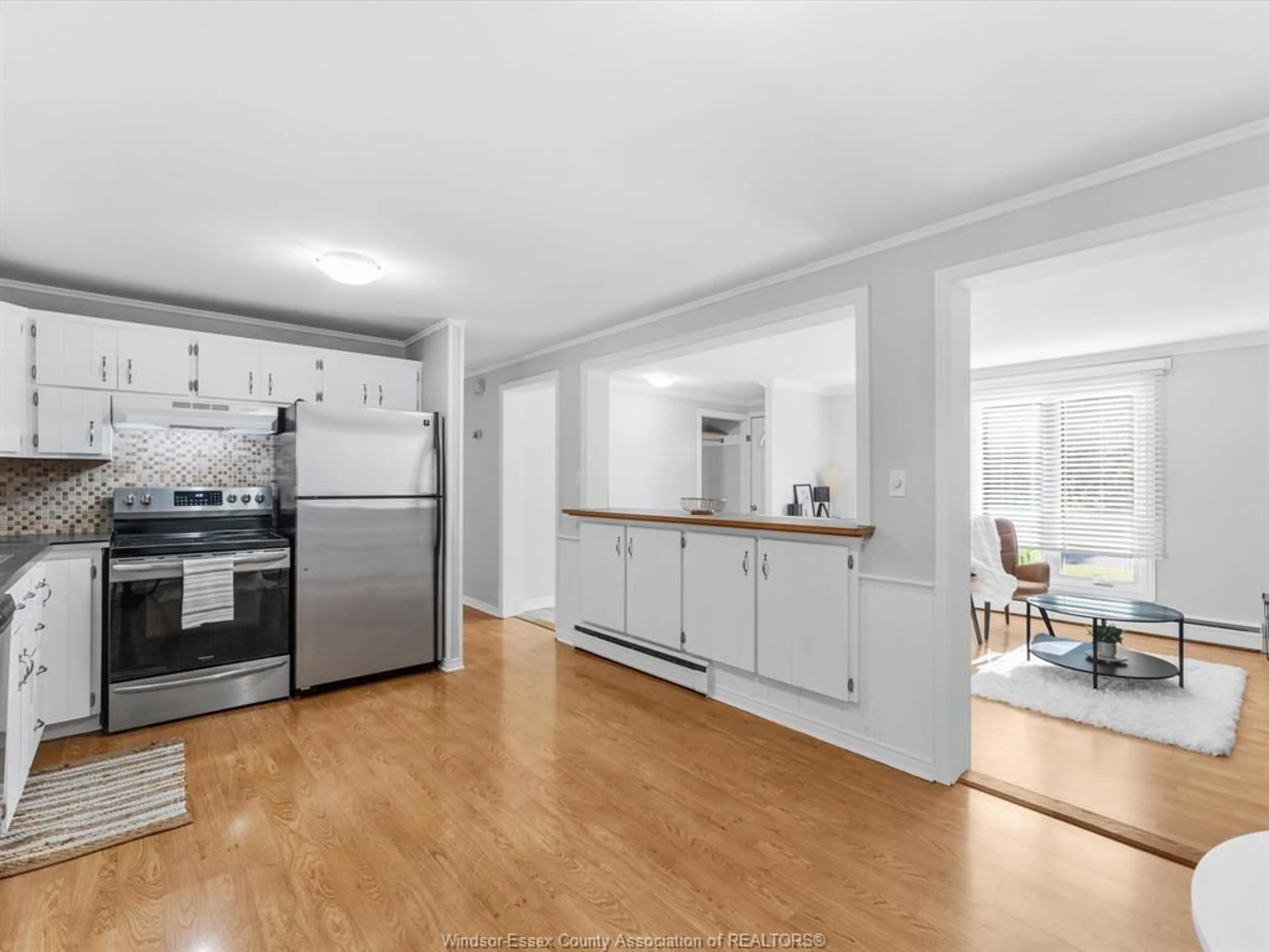 Open concept kitchen, wood/laminate floor for 298 Summerset Ave, Kingsville Ontario N9Y 2B9