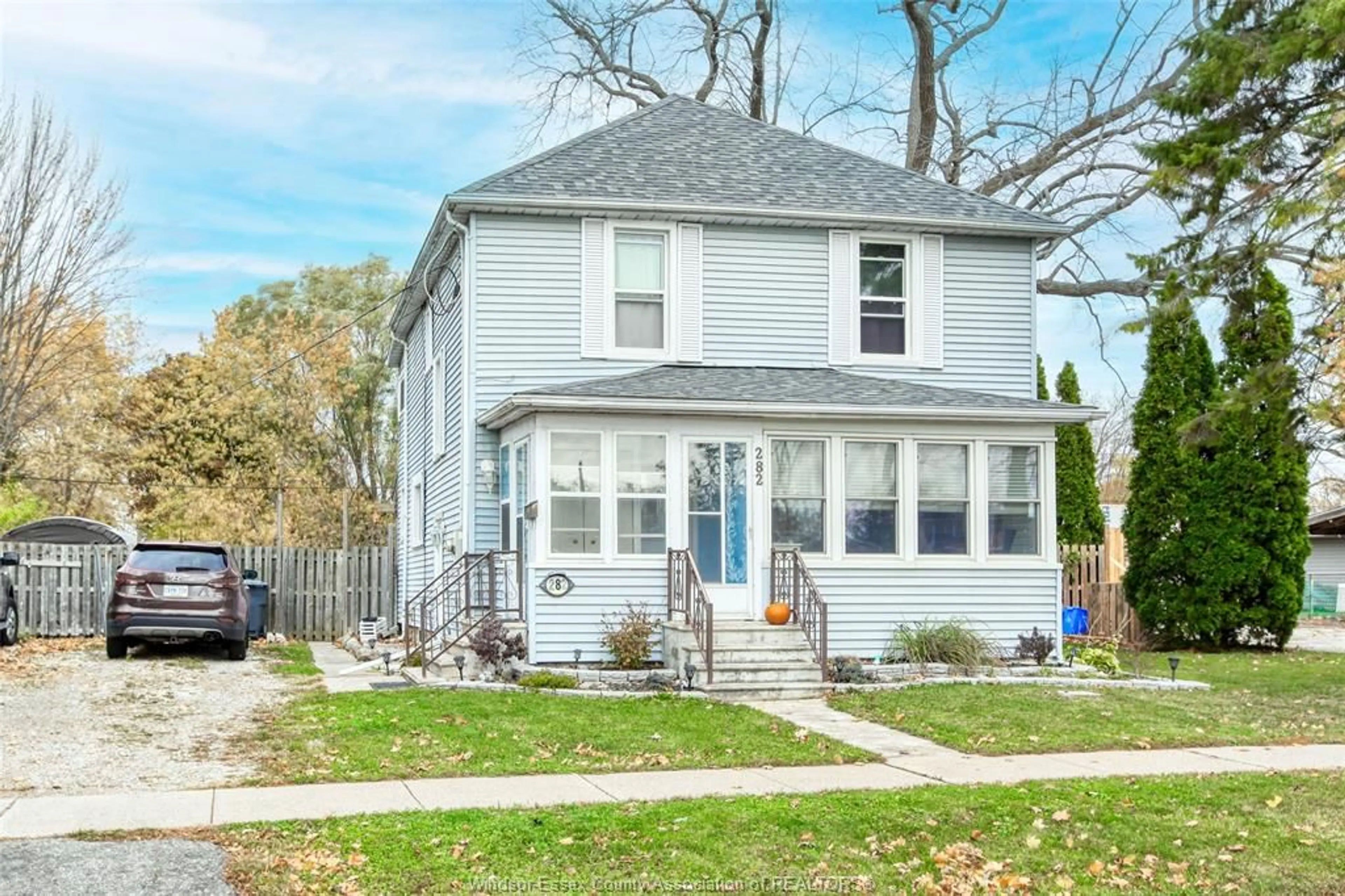 Home with vinyl exterior material, street for 282 RICHMOND, Amherstburg Ontario N9V 1G8
