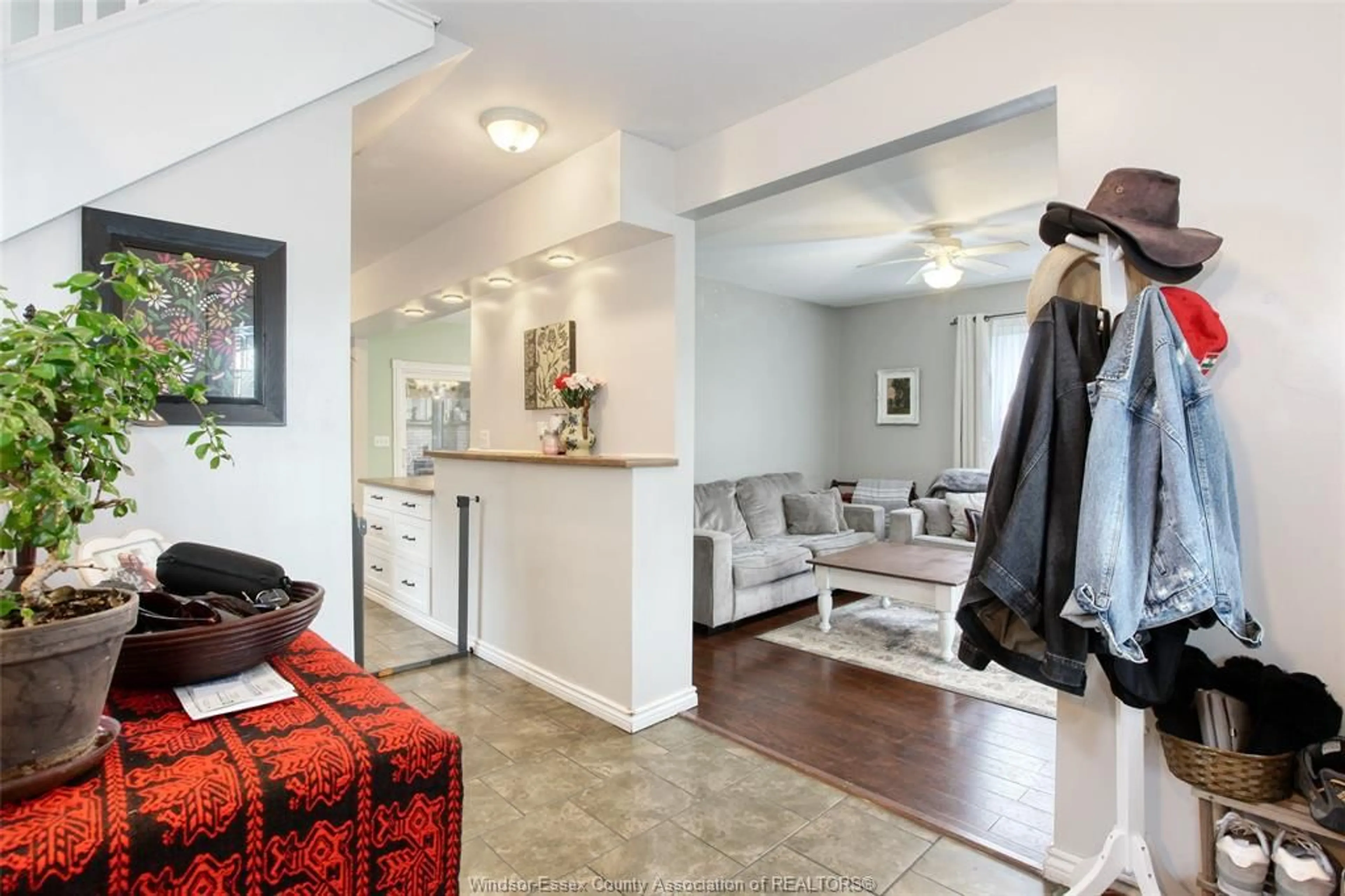 Indoor entryway for 282 RICHMOND, Amherstburg Ontario N9V 1G8