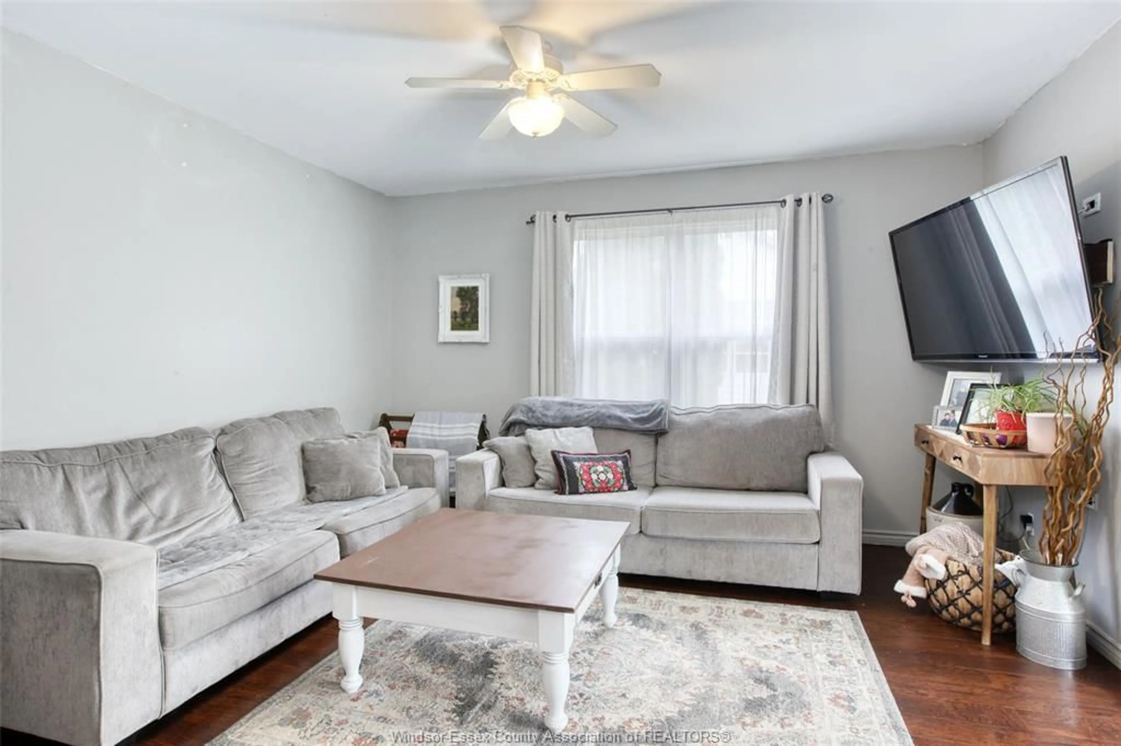 Living room with furniture, unknown for 282 RICHMOND, Amherstburg Ontario N9V 1G8