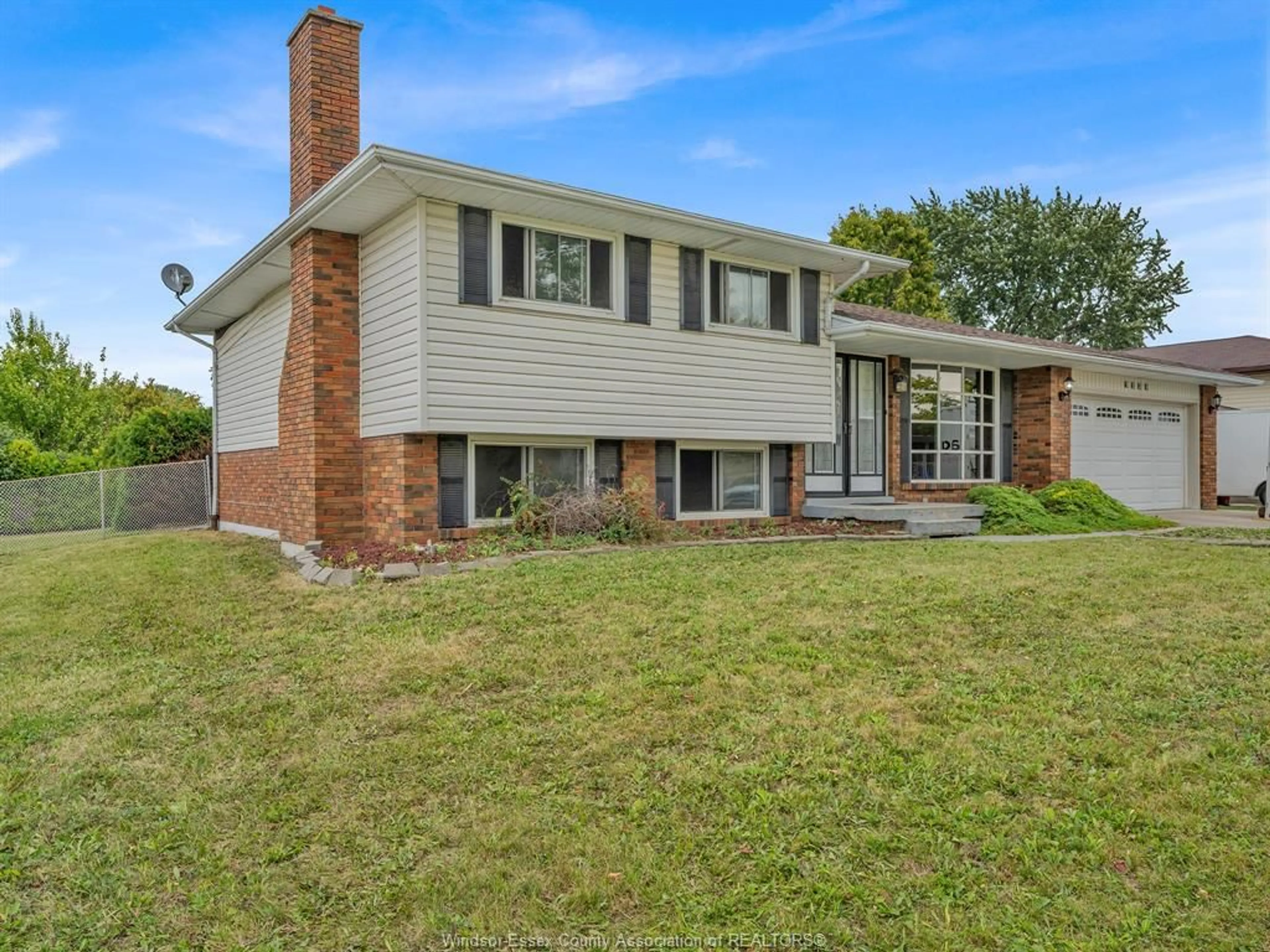 Home with brick exterior material, street for 9230 BEACHDALE Rd, Windsor Ontario N8R 1R9