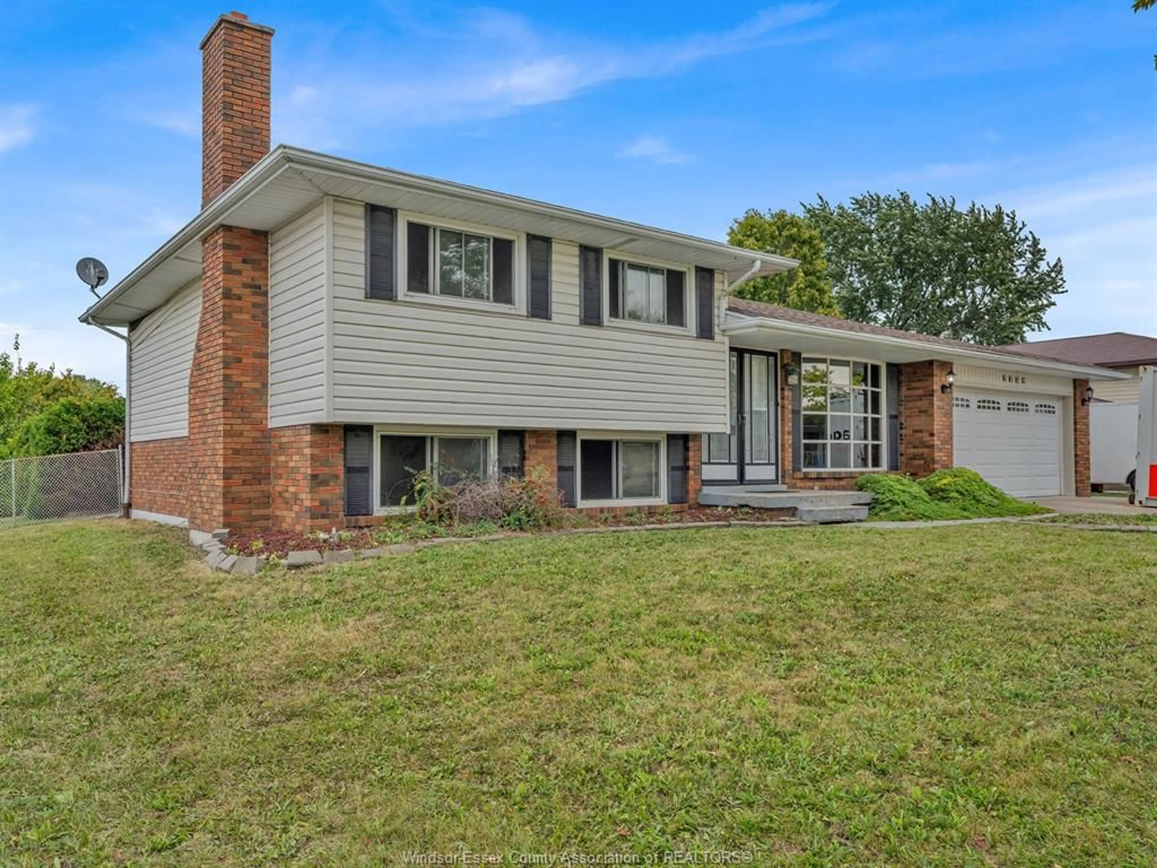 Home with brick exterior material, street for 9230 BEACHDALE Rd, Windsor Ontario N8R 1R9