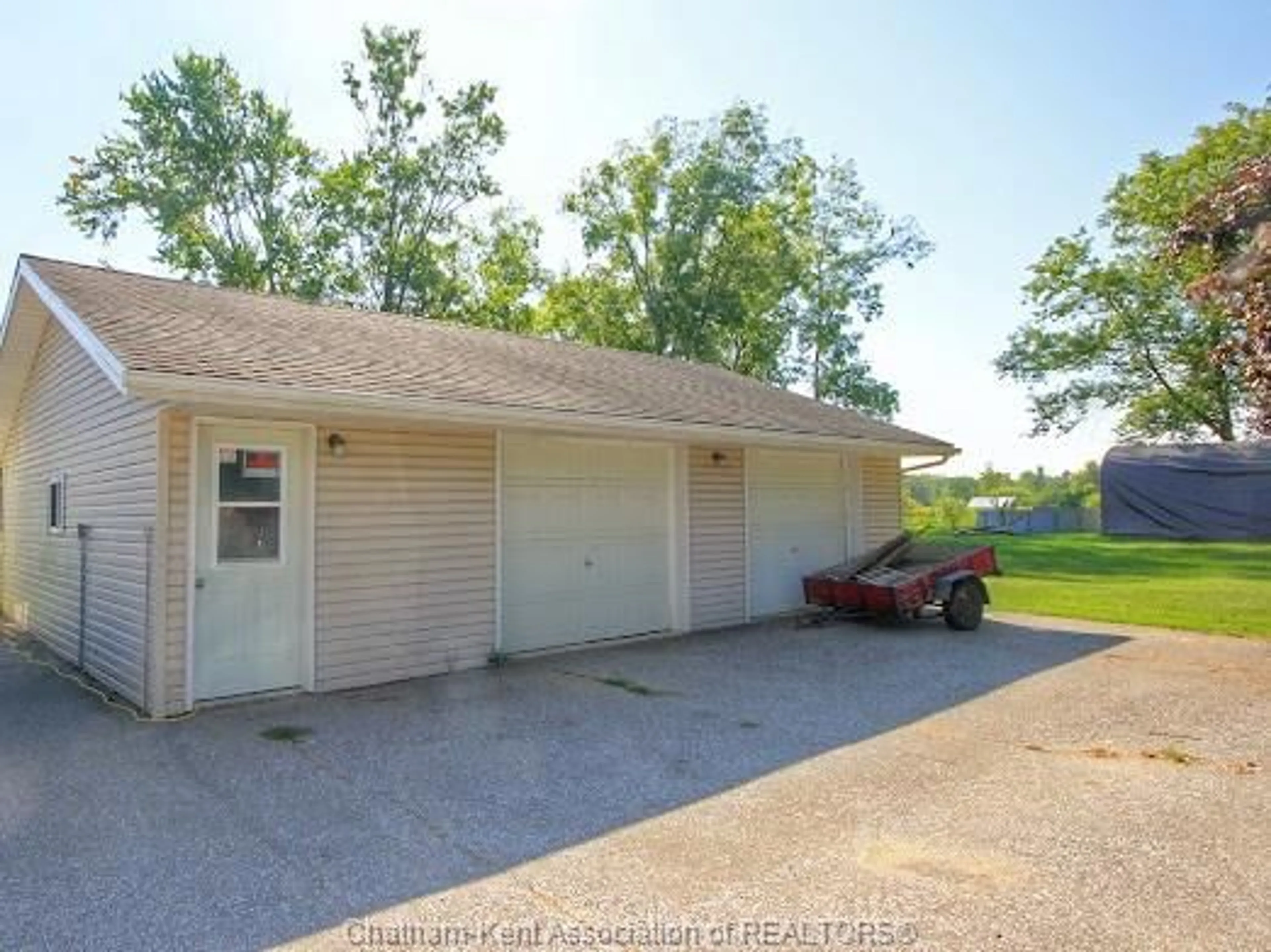 Indoor garage for 30089 West Bothwell Rd, Bothwell Ontario N0P 1C0