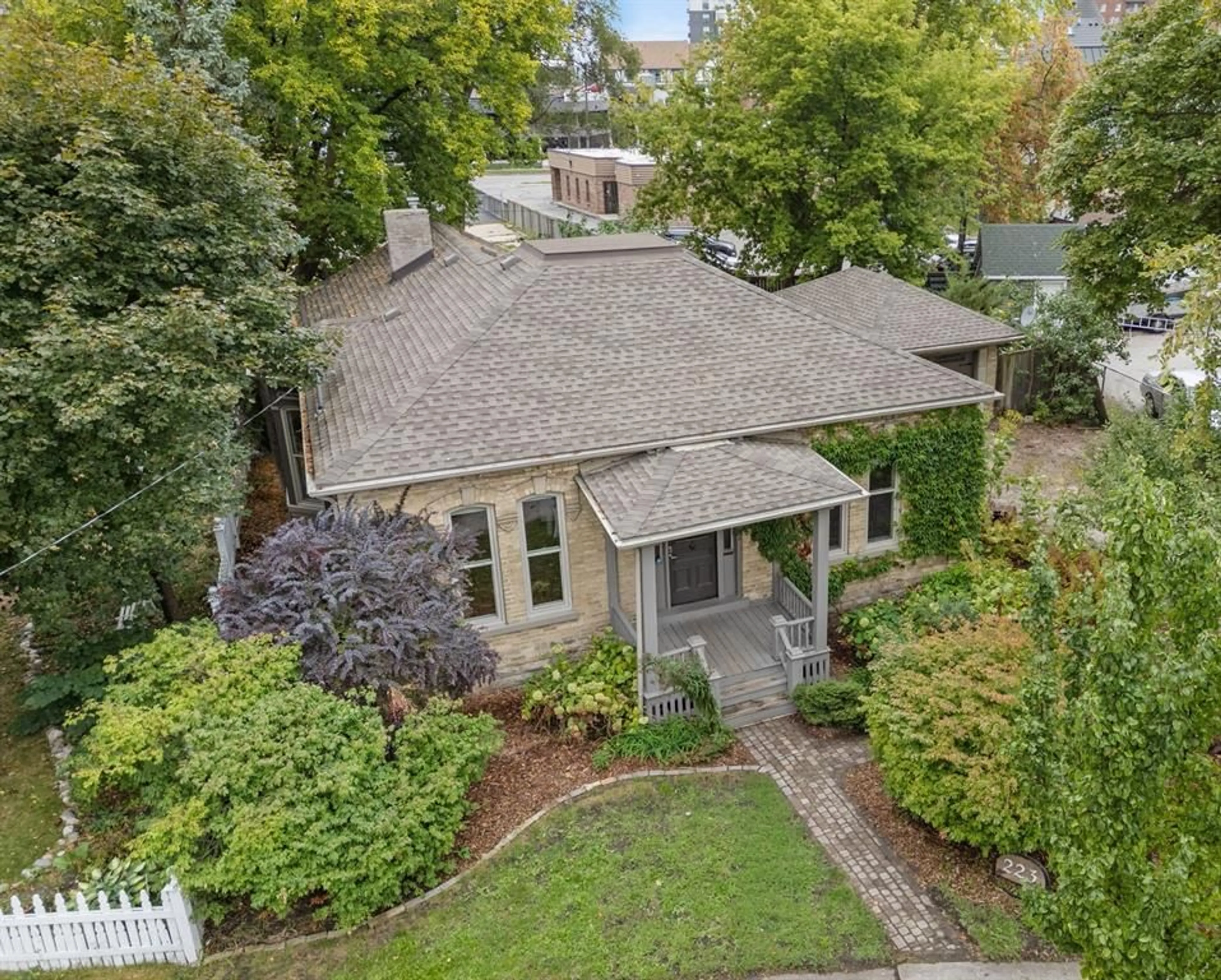 A pic from outside/outdoor area/front of a property/back of a property/a pic from drone, street for 223 BROCK St, Sarnia Ontario N7T 5Z5