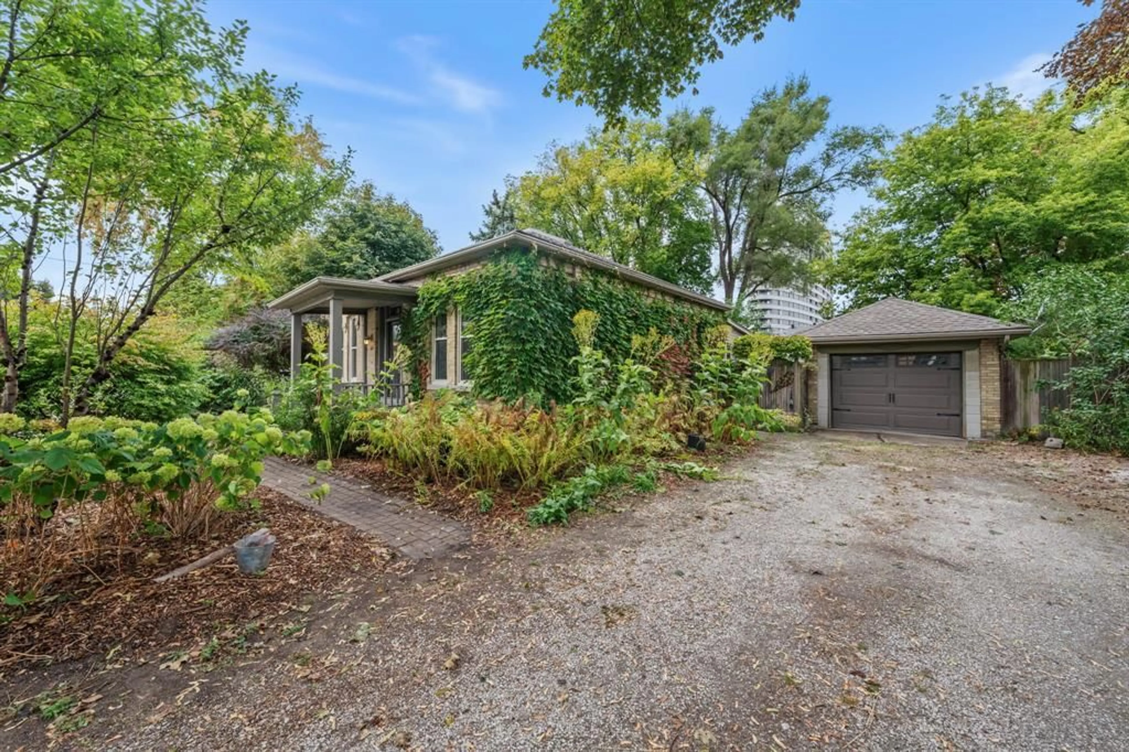 A pic from outside/outdoor area/front of a property/back of a property/a pic from drone, street for 223 BROCK St, Sarnia Ontario N7T 5Z5