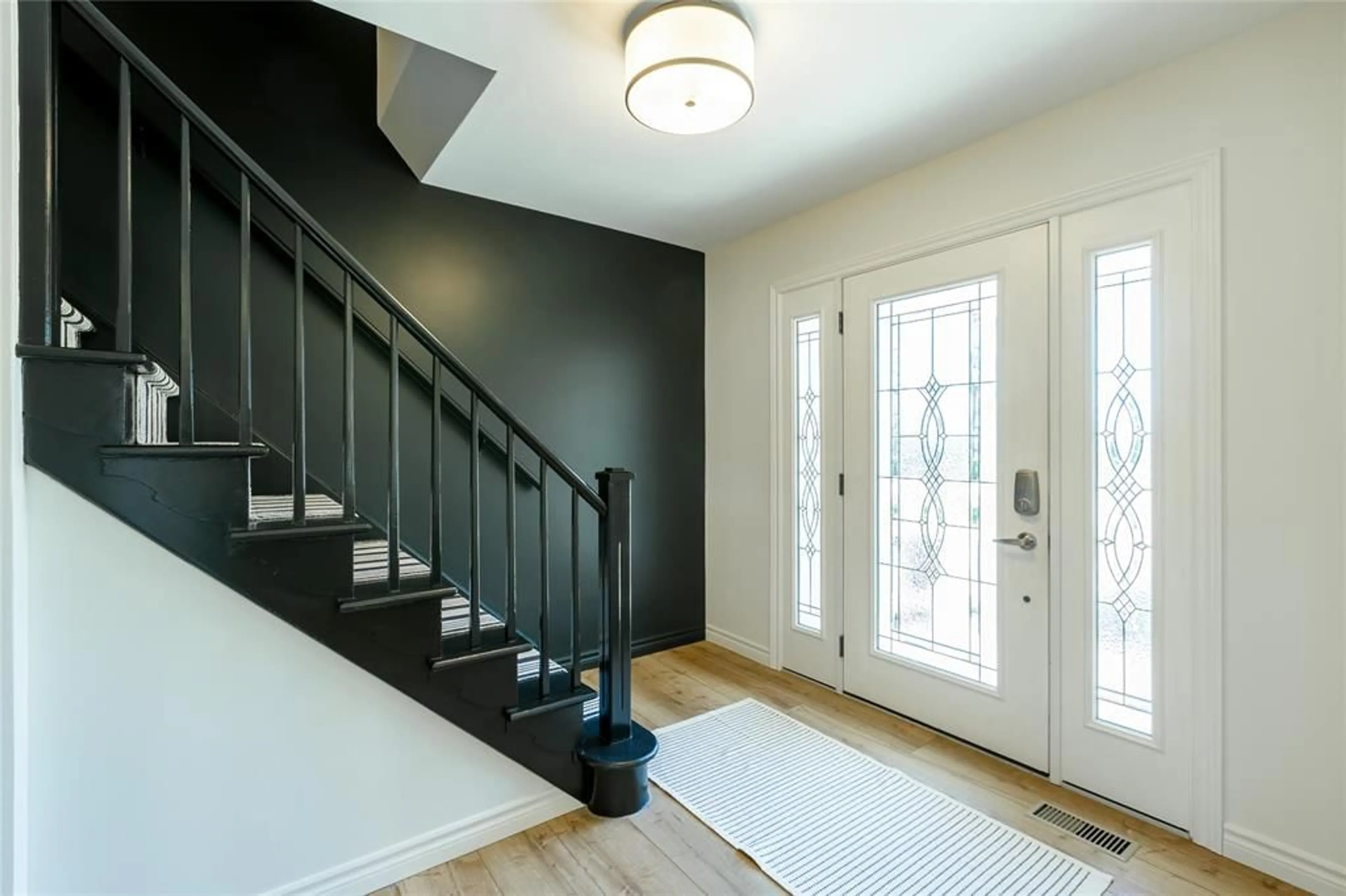 Indoor entryway for 1614 BLACKWELL Rd, Sarnia Ontario N7X 1A4