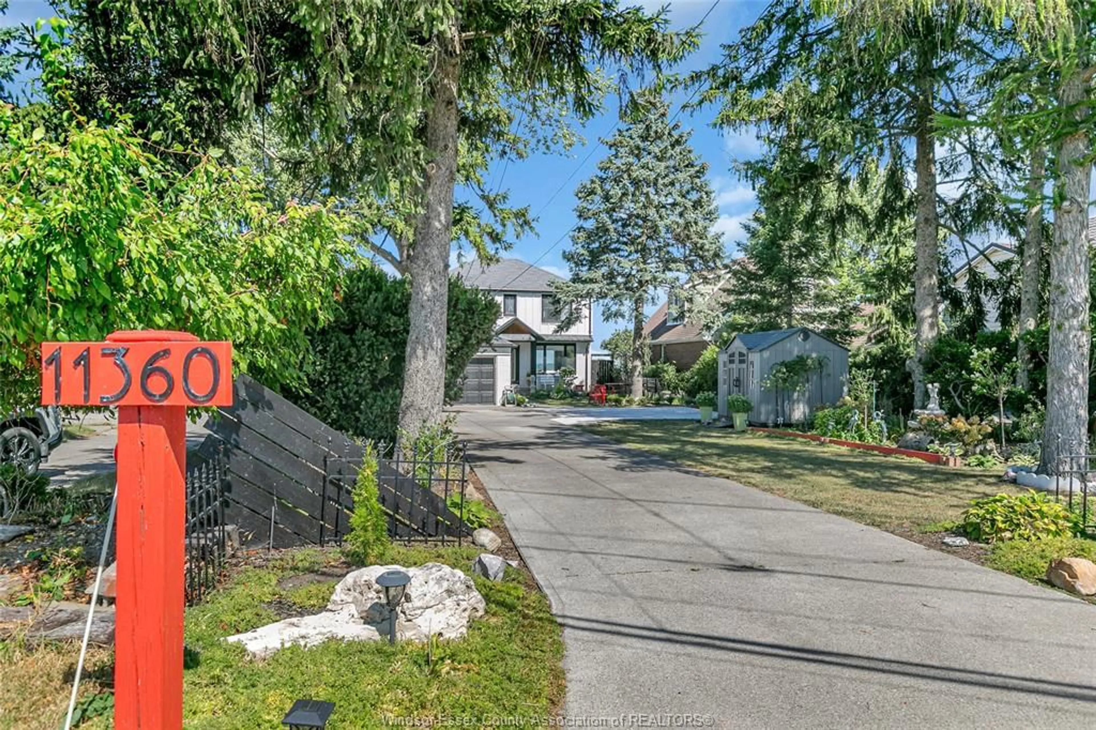 Unknown for 11360 RIVERSIDE Dr, Windsor Ontario N8P 1A4