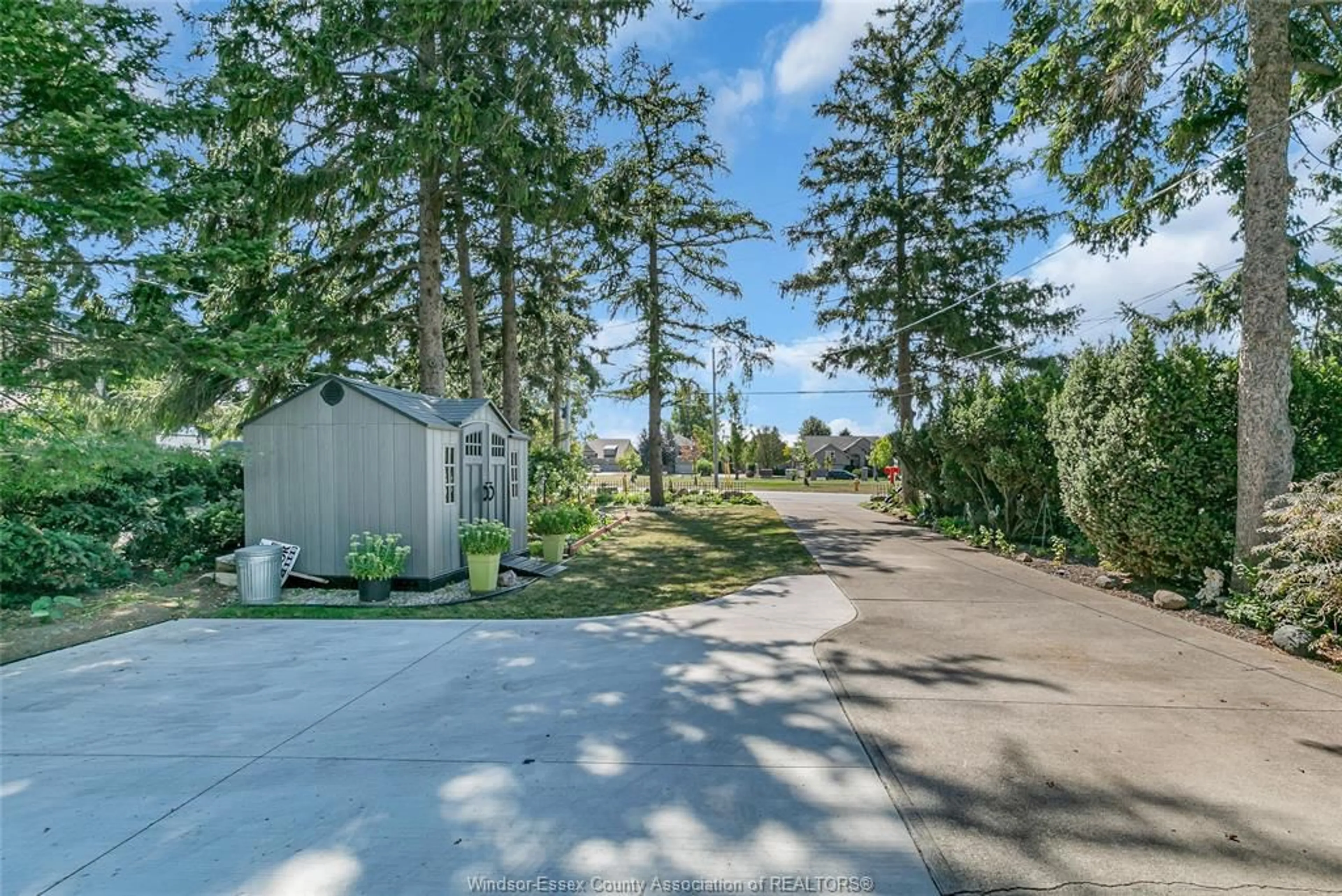 Unknown for 11360 RIVERSIDE Dr, Windsor Ontario N8P 1A4