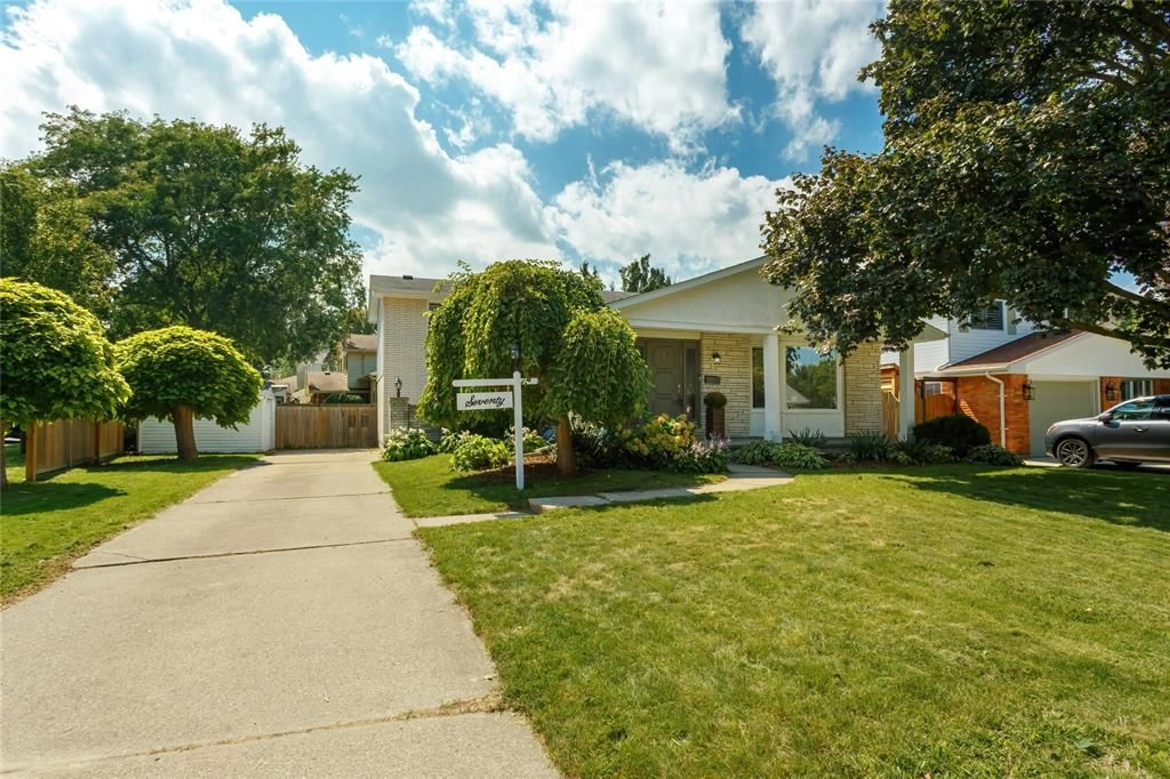 Unknown for 70 Ashby Cres, Sarnia Ontario N7S 4L6