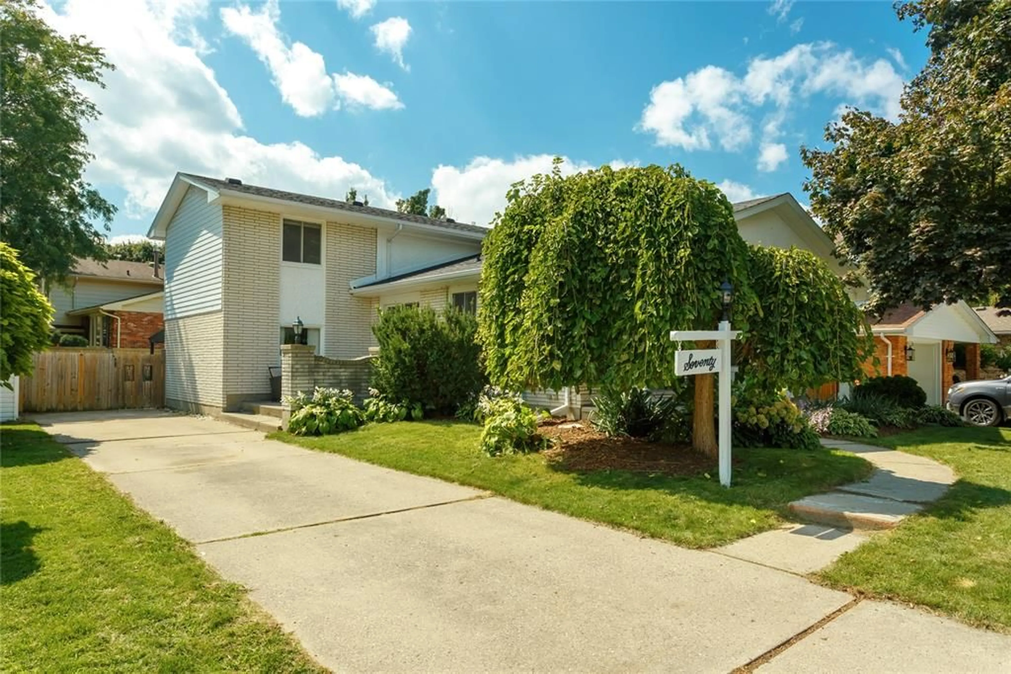 Unknown for 70 Ashby Cres, Sarnia Ontario N7S 4L6