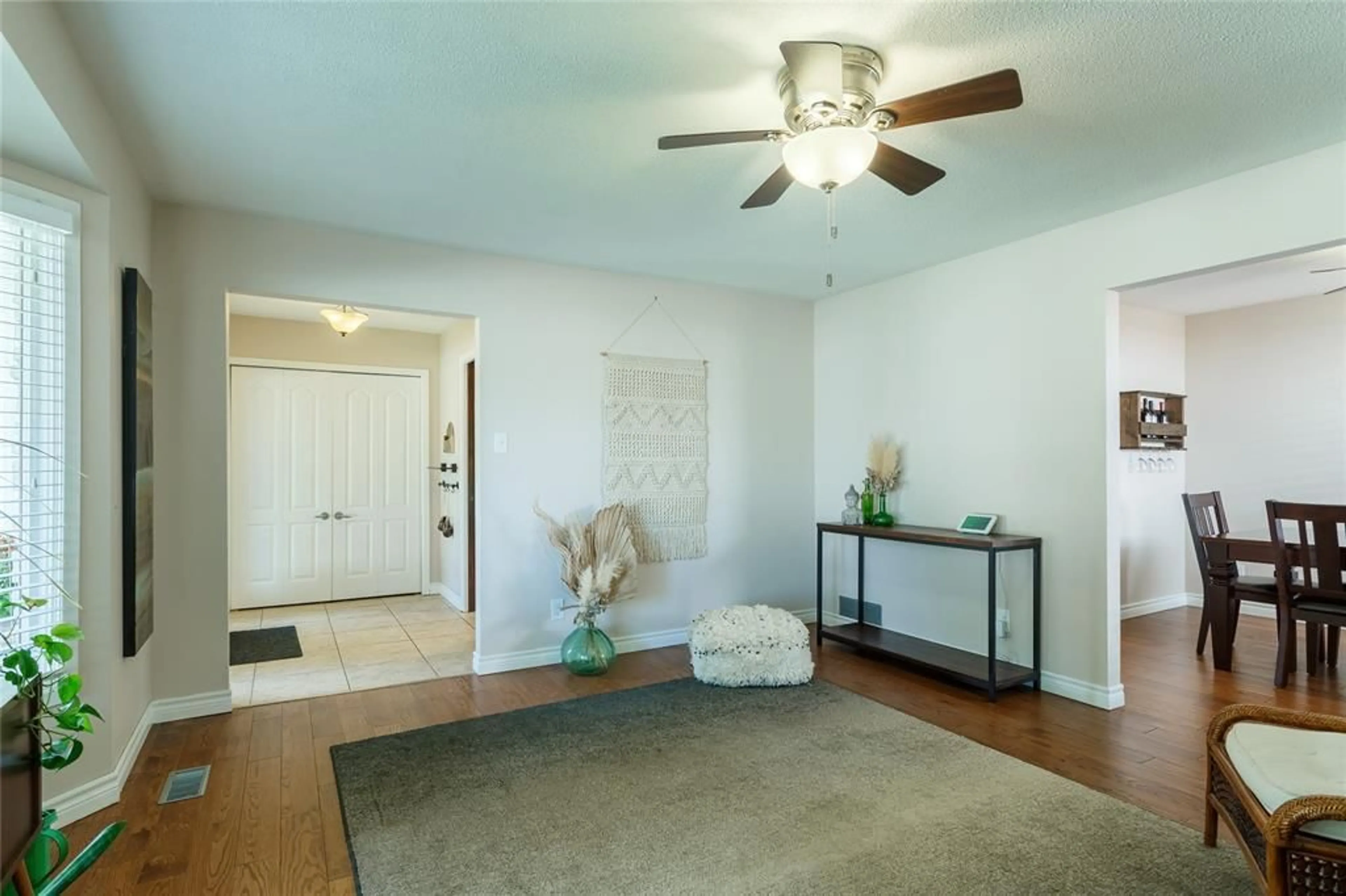 Indoor entryway for 70 Ashby Cres, Sarnia Ontario N7S 4L6