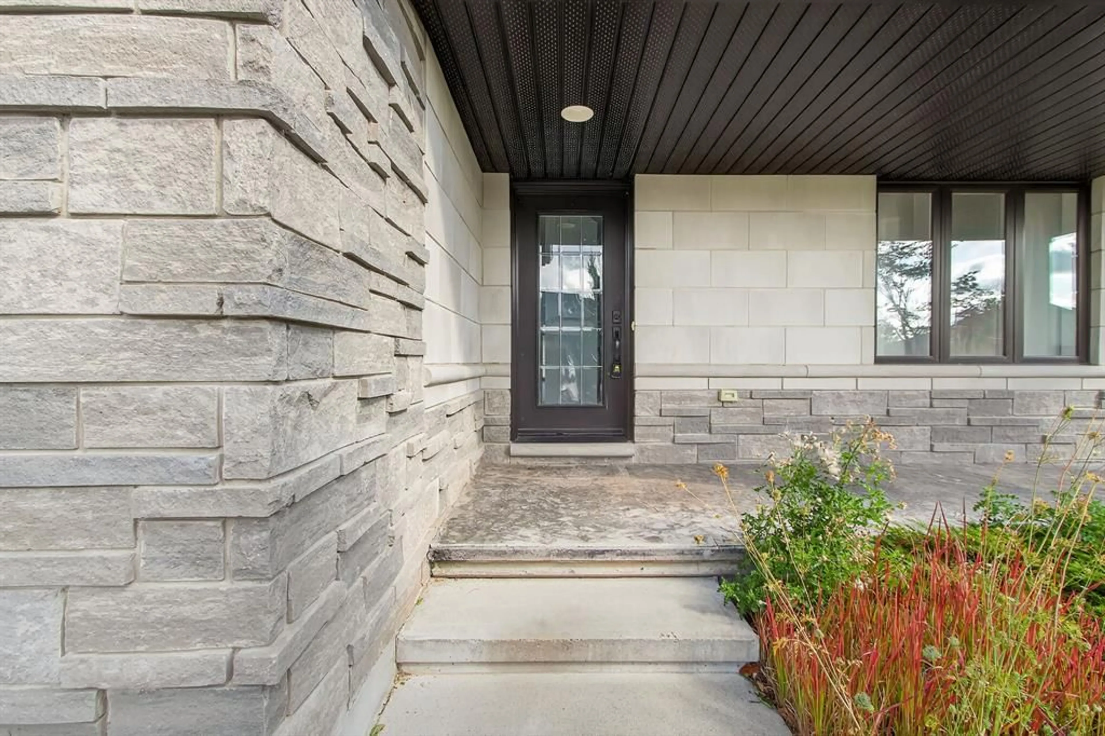 Unknown for 520 MOLINARI St, Sarnia Ontario N7W 1C5