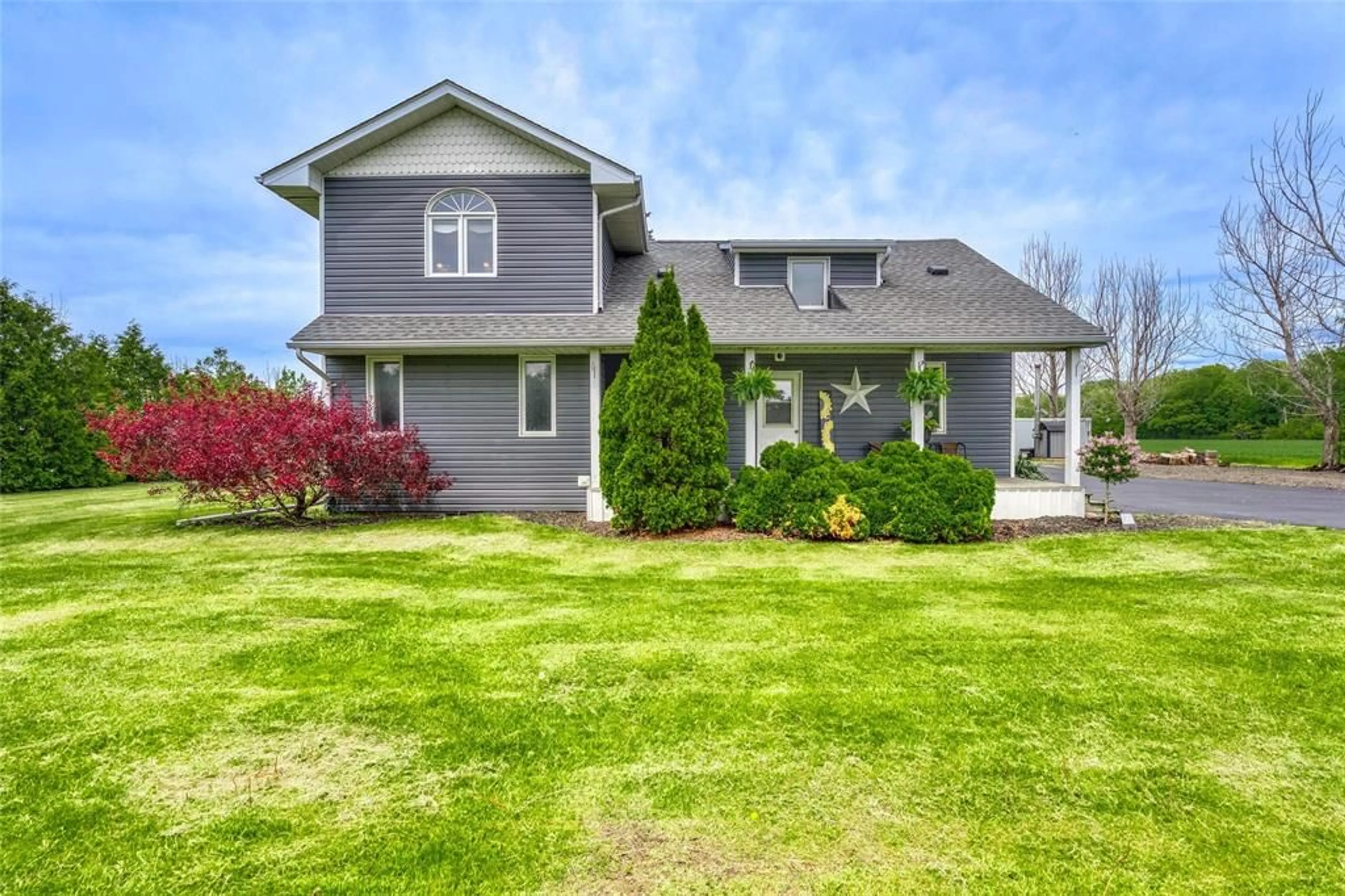 Home with vinyl exterior material, unknown for 2274 JACKSON Rd, Sarnia Ontario N7T 7H2