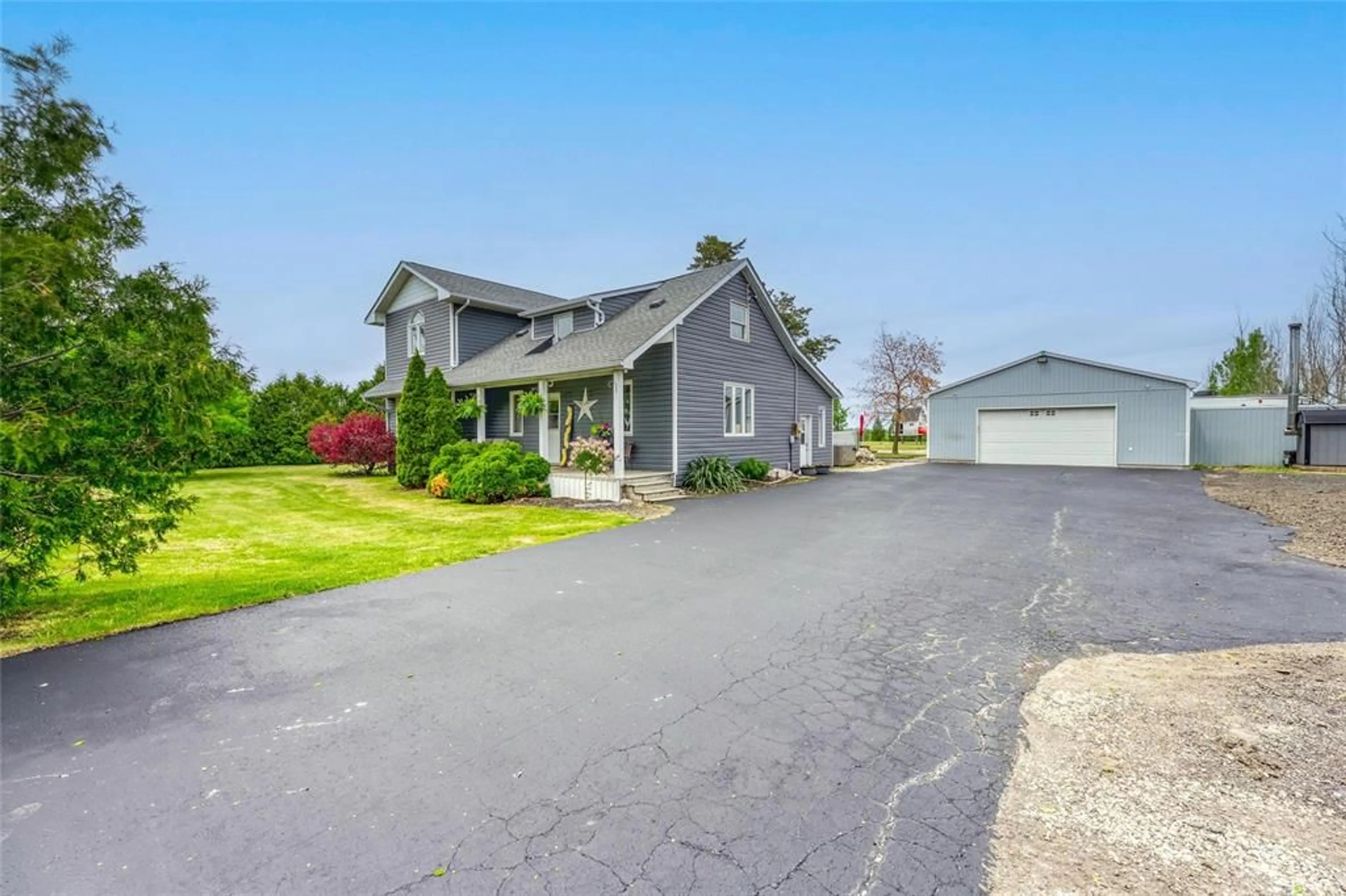 A pic from outside/outdoor area/front of a property/back of a property/a pic from drone, street for 2274 JACKSON Rd, Sarnia Ontario N7T 7H2