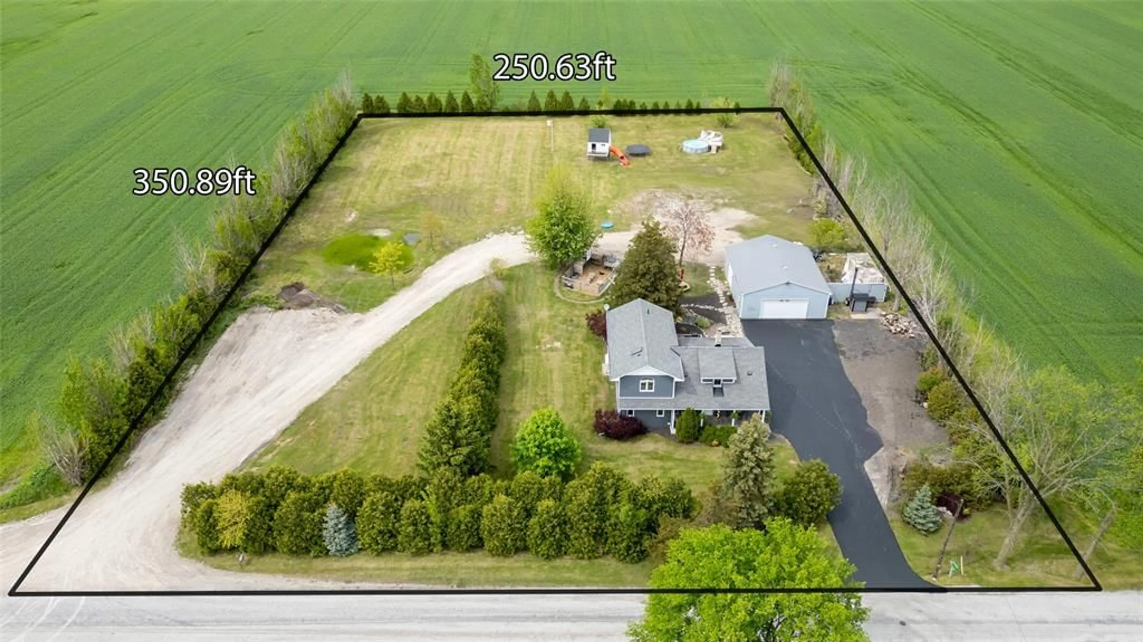 A pic from outside/outdoor area/front of a property/back of a property/a pic from drone, street for 2274 JACKSON Rd, Sarnia Ontario N7T 7H2
