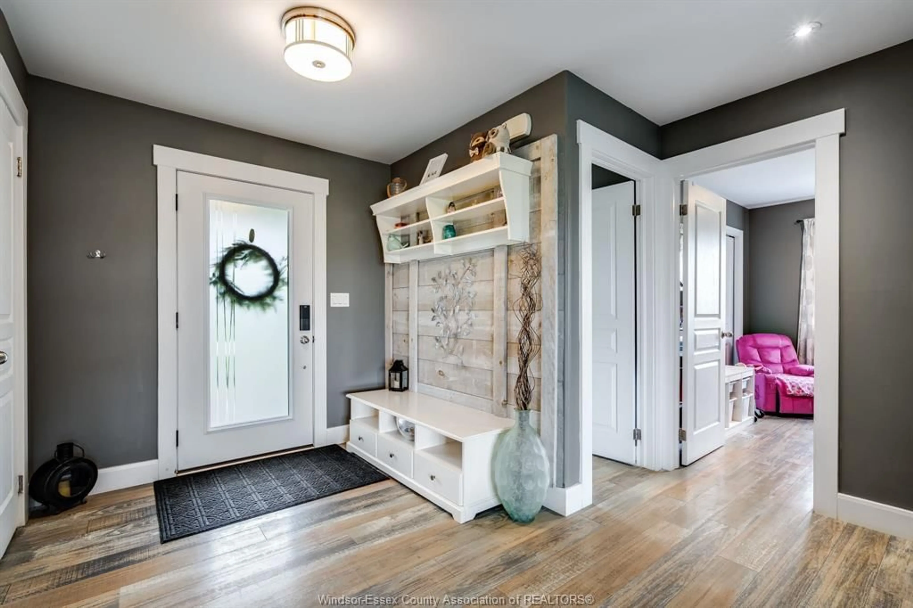 Indoor entryway for 124 PARVIEW, Stoney Point Ontario N0R 1N0