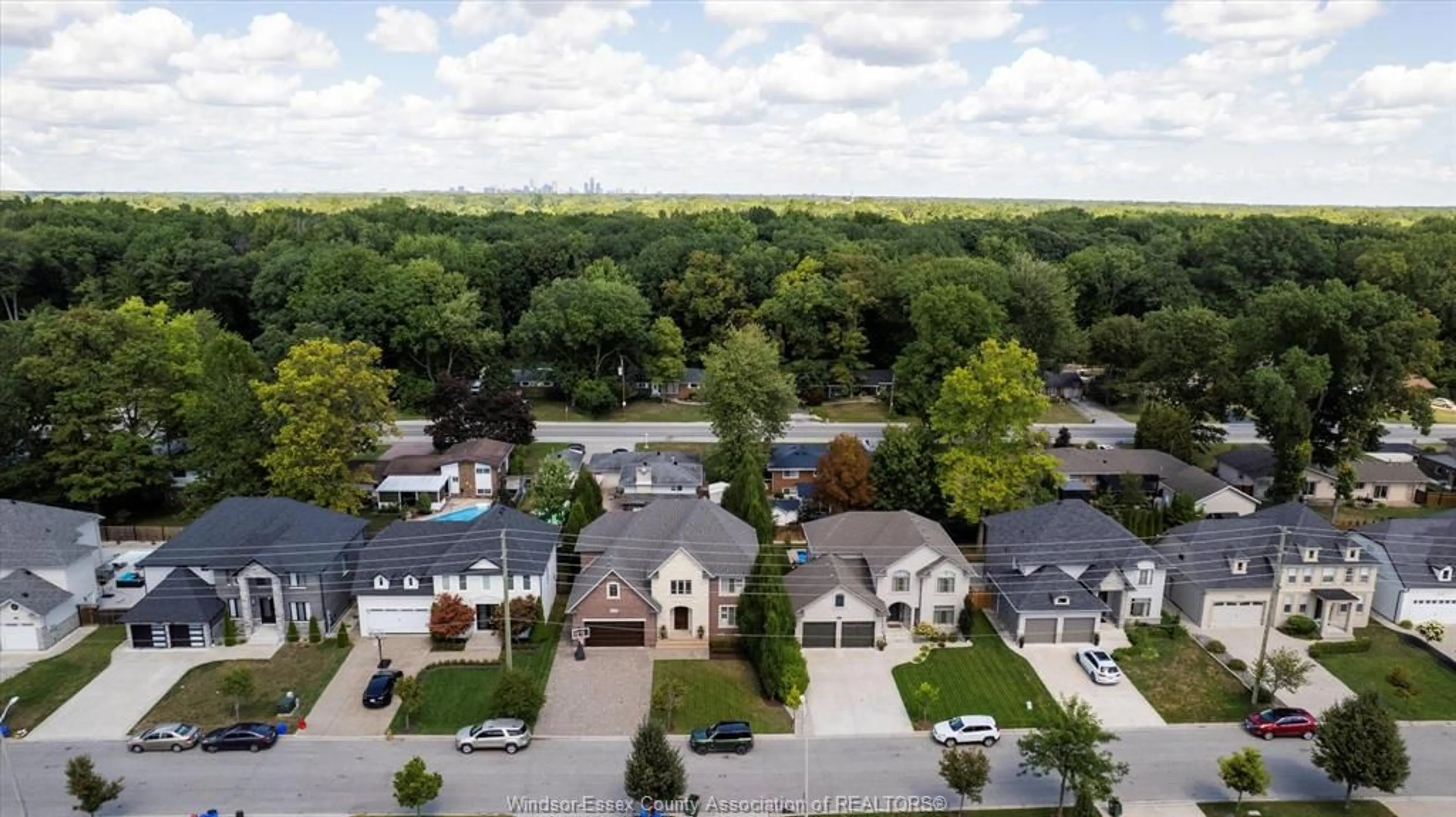 A pic from outside/outdoor area/front of a property/back of a property/a pic from drone, unknown for 1320 MAPLE, LaSalle Ontario N9J 0B3