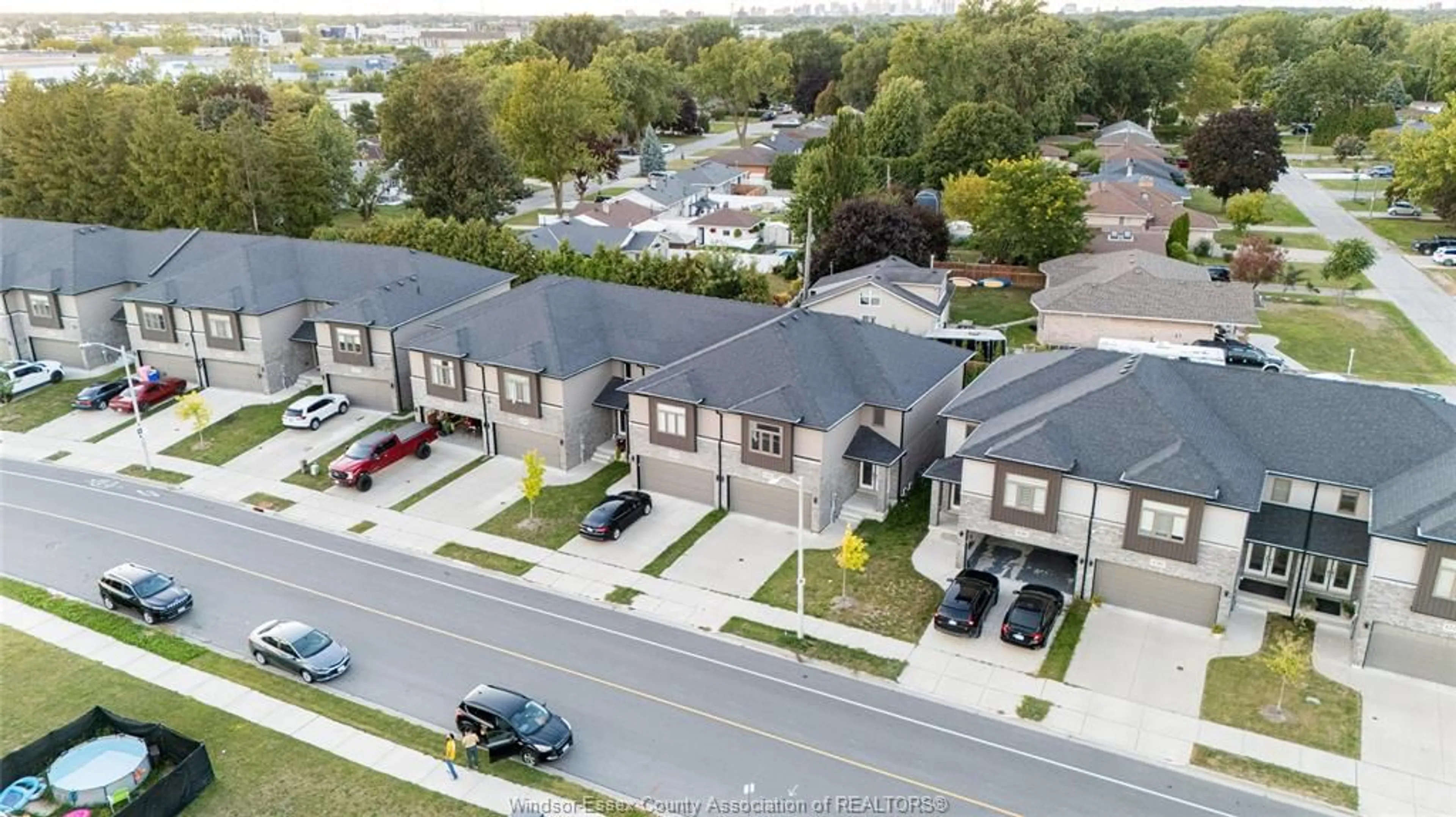 A pic from outside/outdoor area/front of a property/back of a property/a pic from drone, street for 1212 KAMLOOPS St, Windsor Ontario N8W 2L2